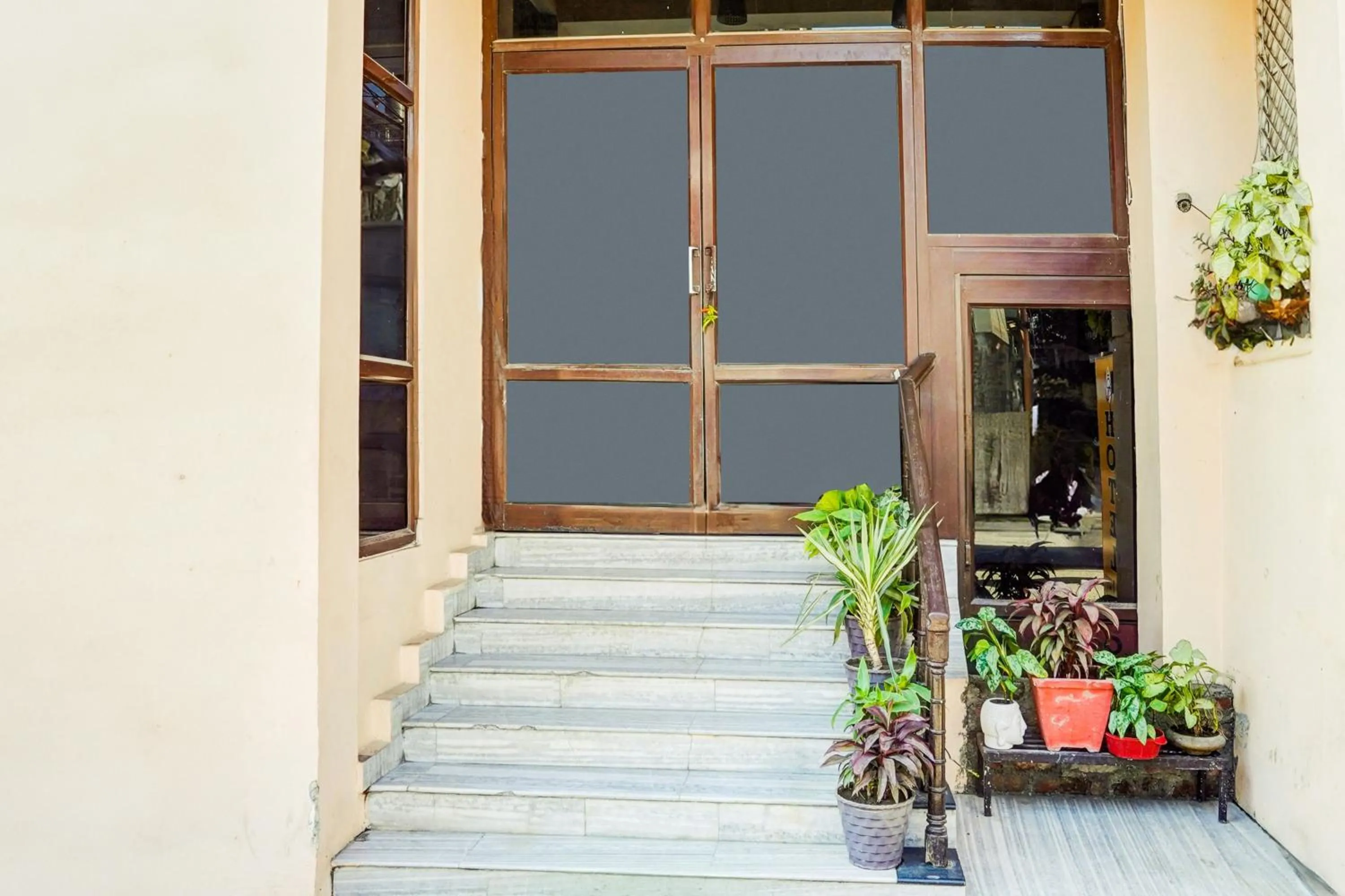 Facade/entrance in Super Hotel O Tyagi Road Near Prince Chowk