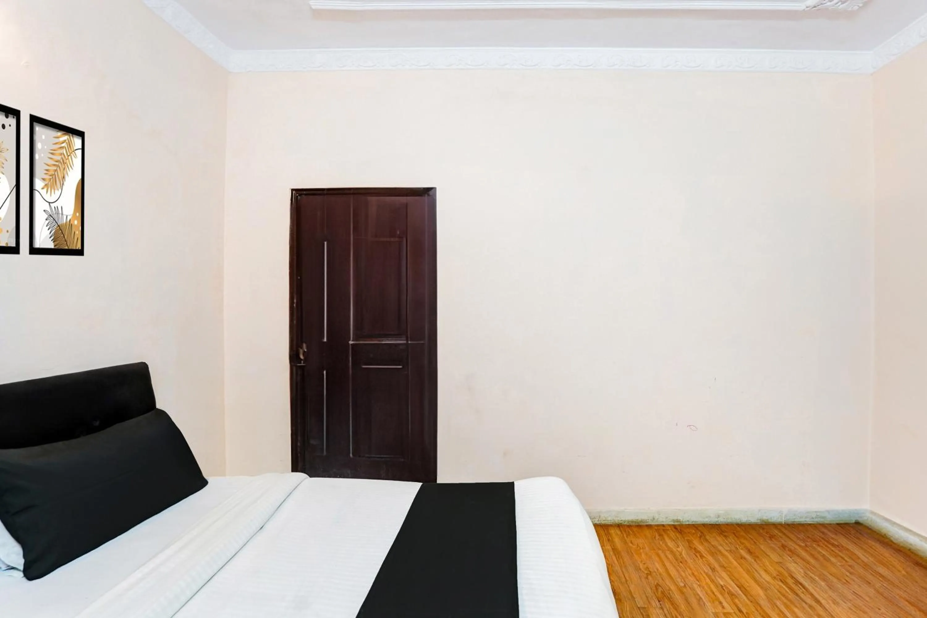 Bedroom, Bed in Super Hotel O Tyagi Road Near Prince Chowk