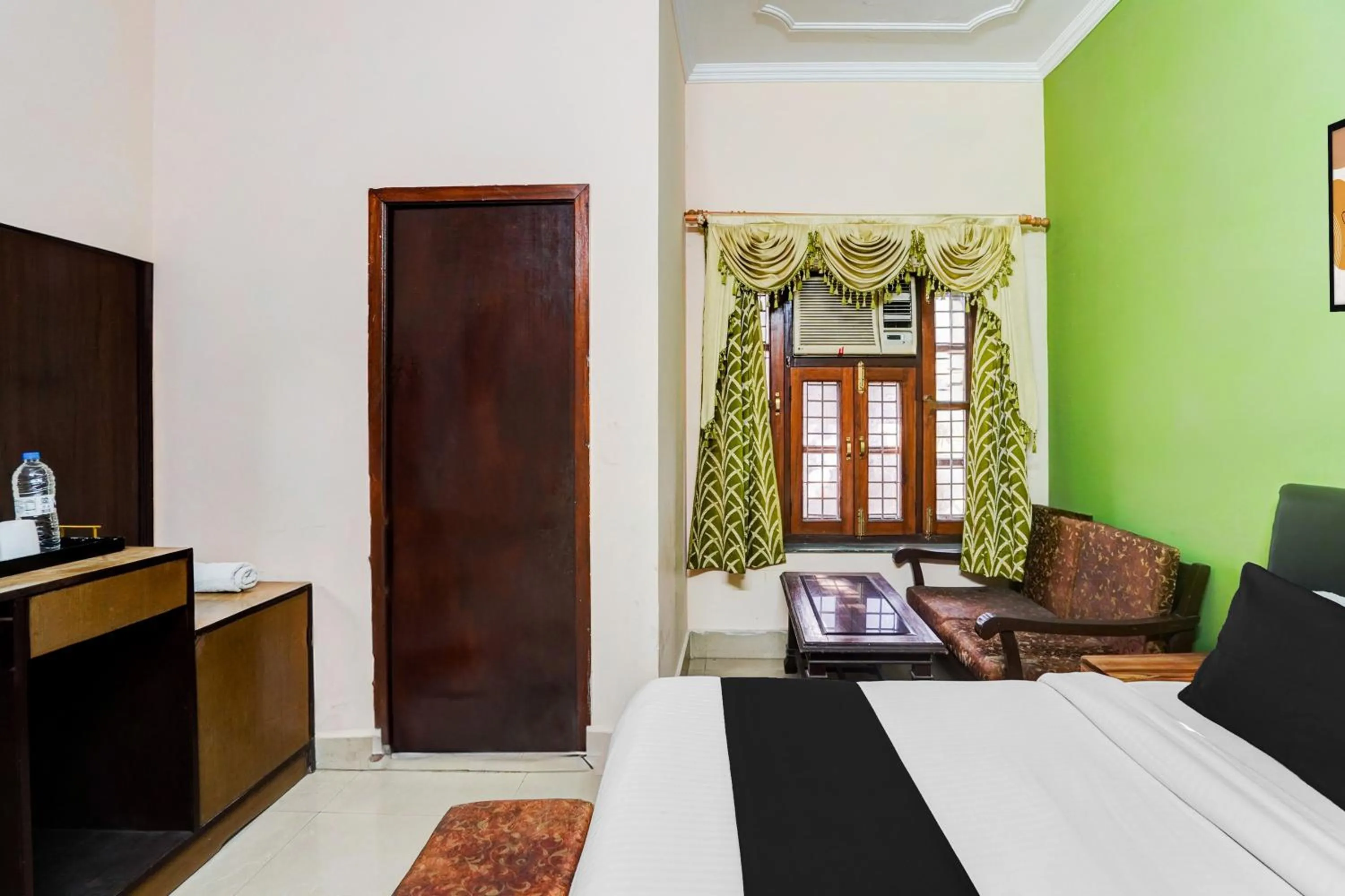 Bedroom, Bed in Super Hotel O Tyagi Road Near Prince Chowk