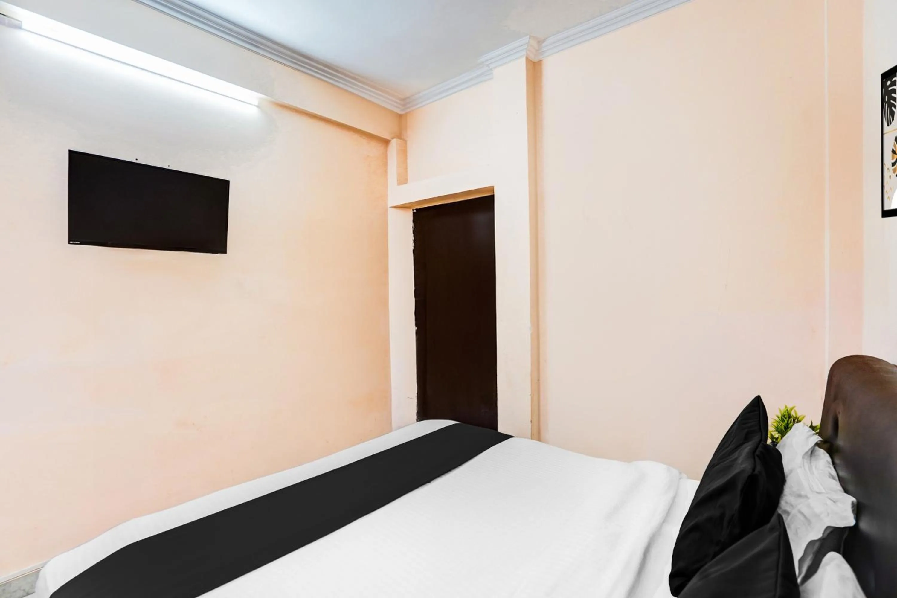 Bedroom, Bed in Super Hotel O Tyagi Road Near Prince Chowk