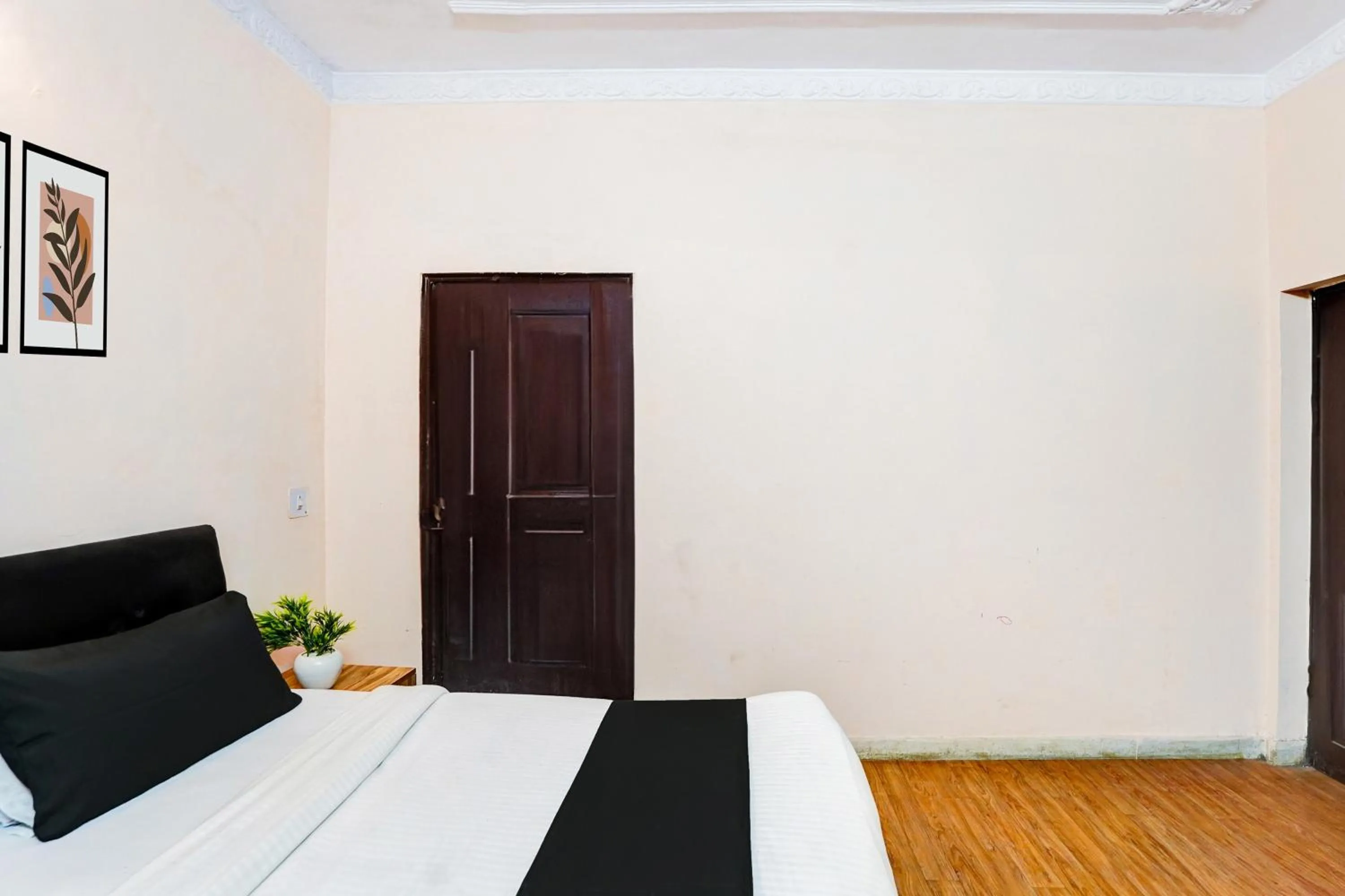 Bedroom, Bed in Super Hotel O Tyagi Road Near Prince Chowk