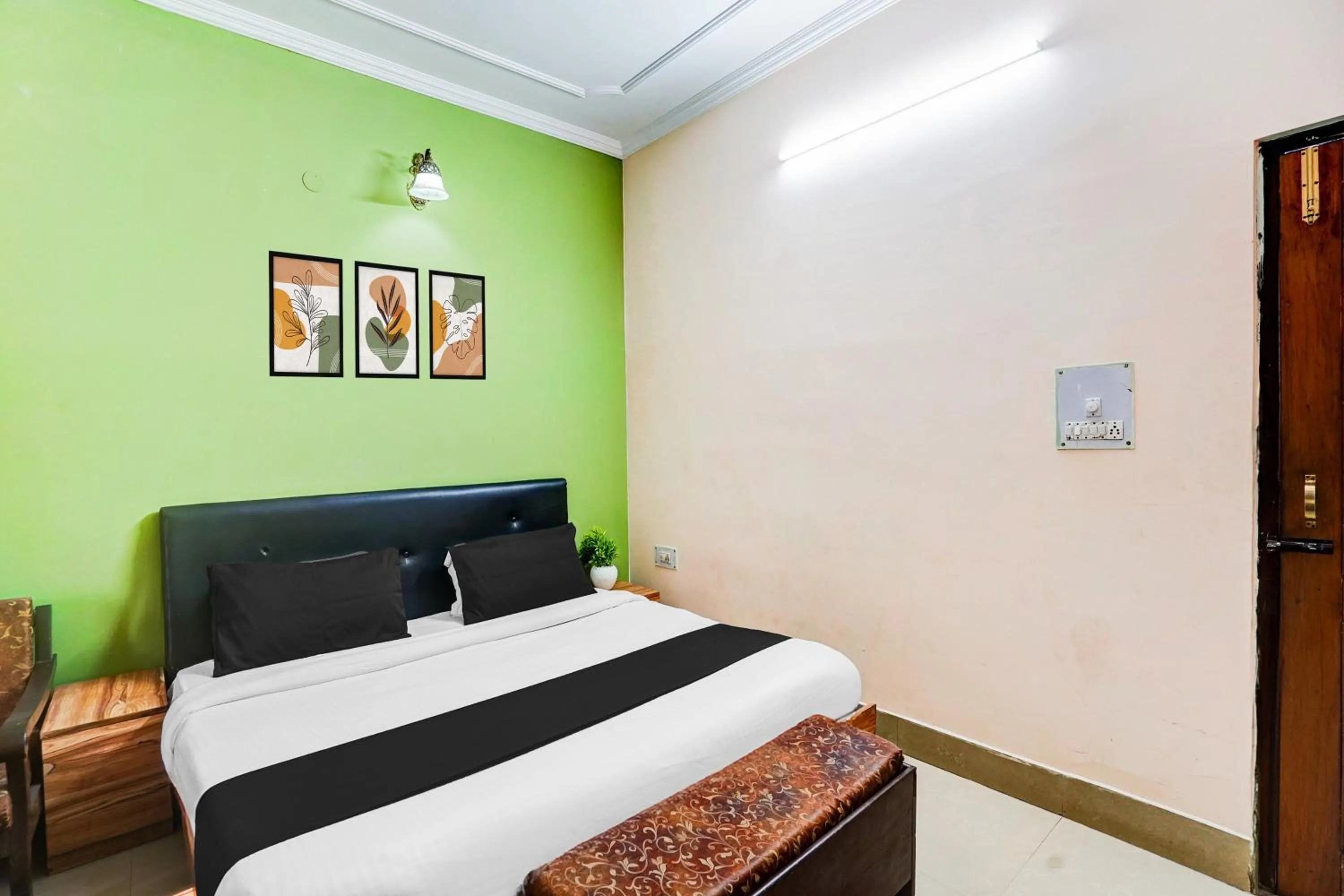 Bedroom, Bed in Super Hotel O Tyagi Road Near Prince Chowk