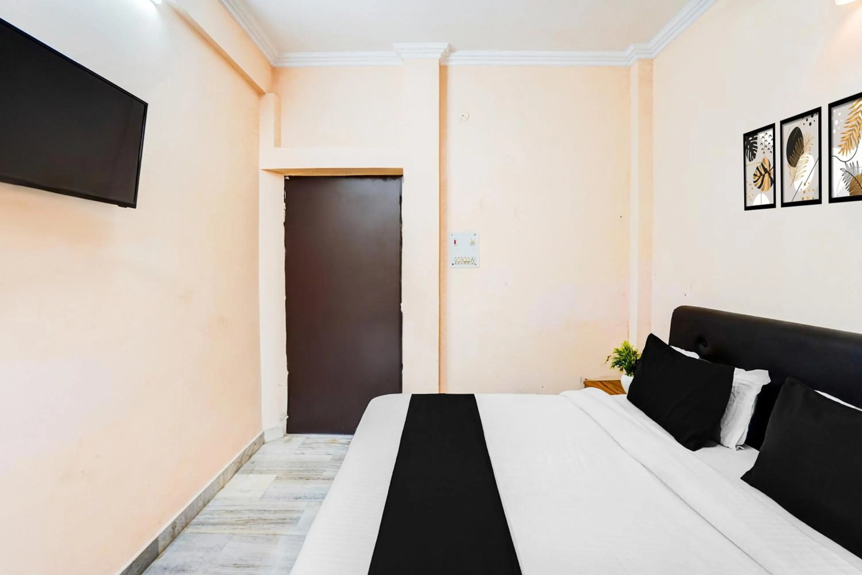 Bedroom, Bed in Super Hotel O Tyagi Road Near Prince Chowk