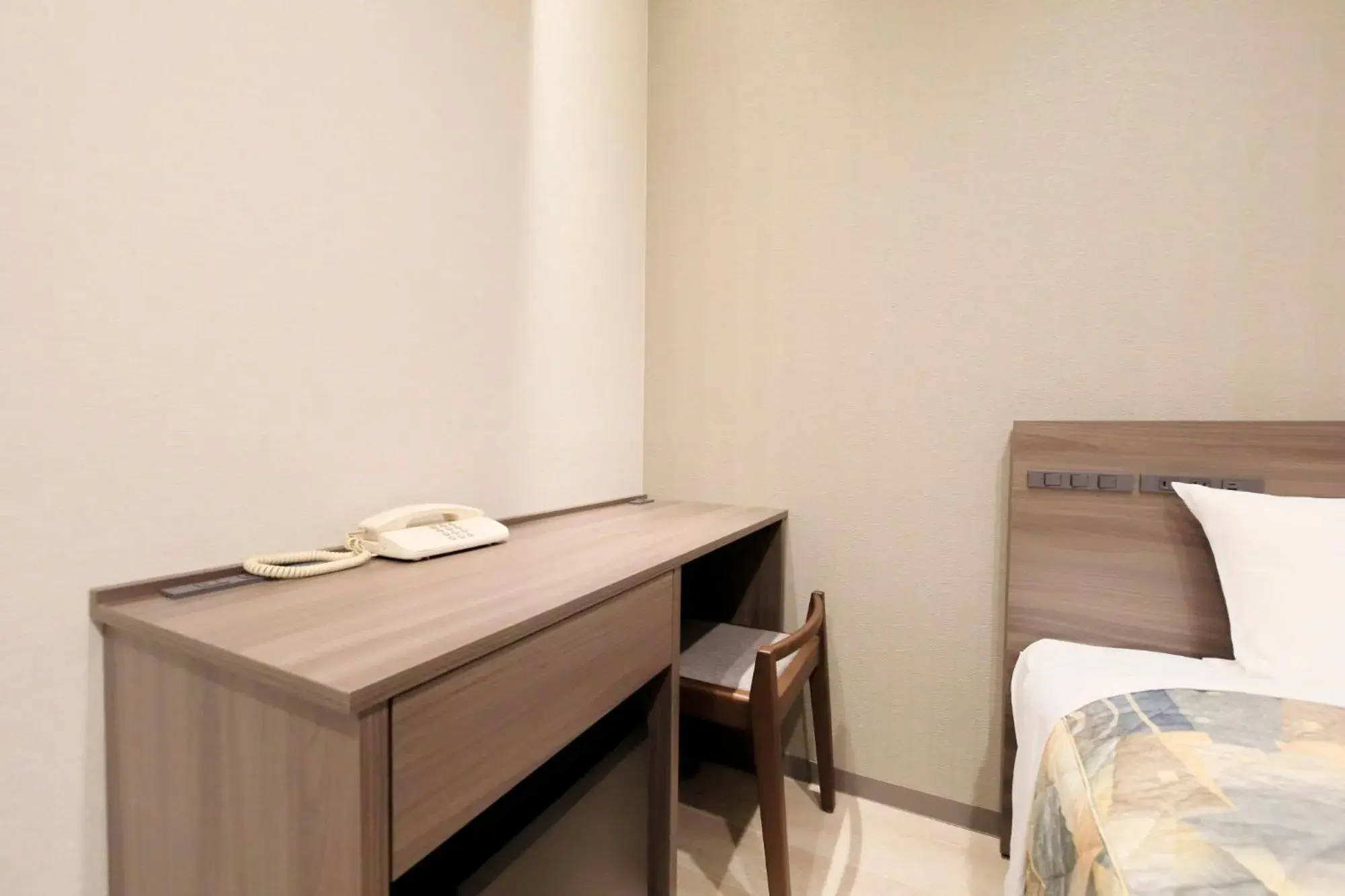 Photo of the whole room, Bed in Yokohama Mandarin Hotel Photo of the whole room, Bed in Yokohama Mandarin Hotel