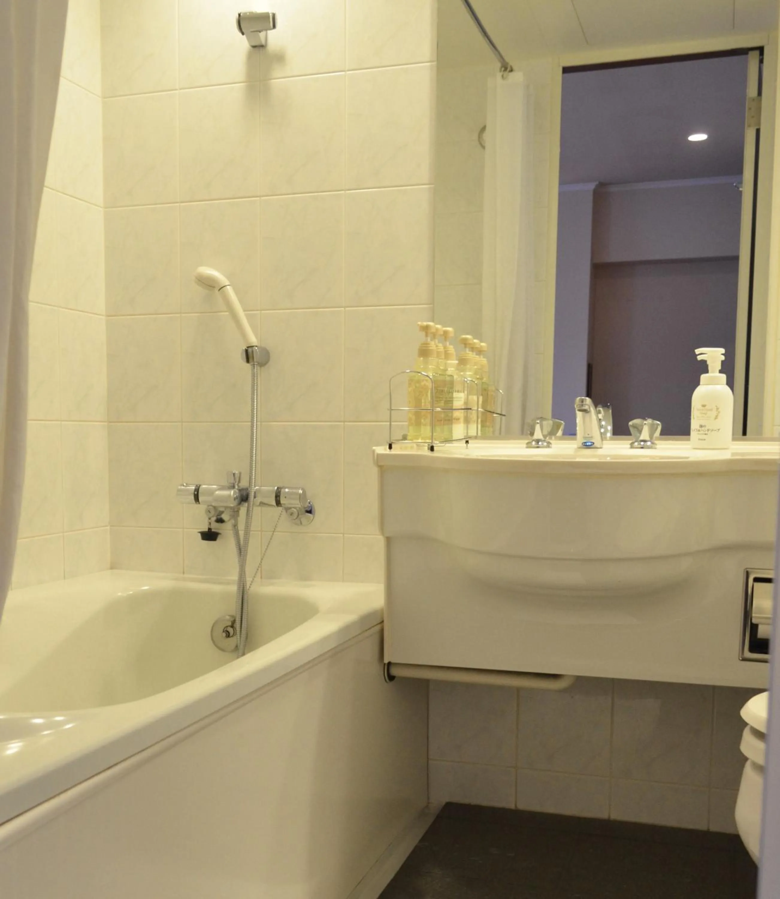 Bathroom in Yokohama Mandarin Hotel