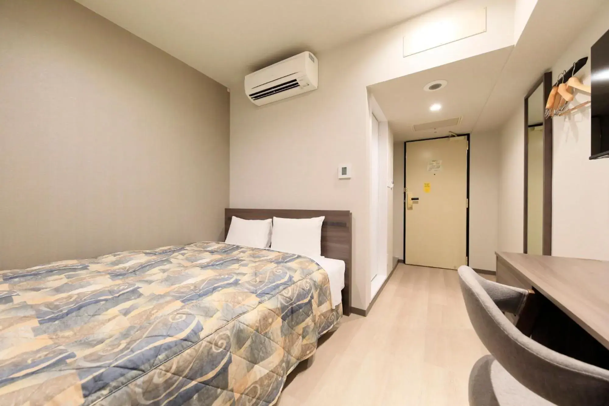 Photo of the whole room, Bed in Yokohama Mandarin Hotel Photo of the whole room, Bed in Yokohama Mandarin Hotel