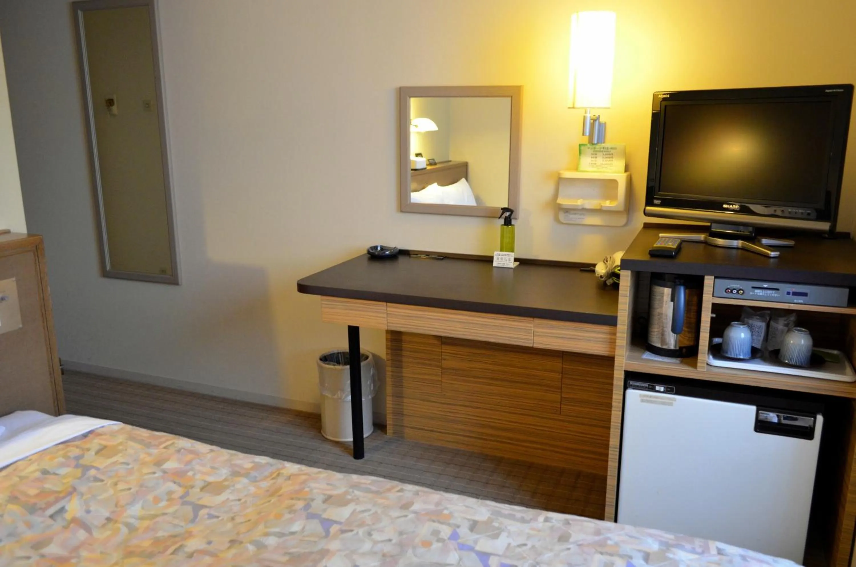 Photo of the whole room, Bed in Yokohama Mandarin Hotel