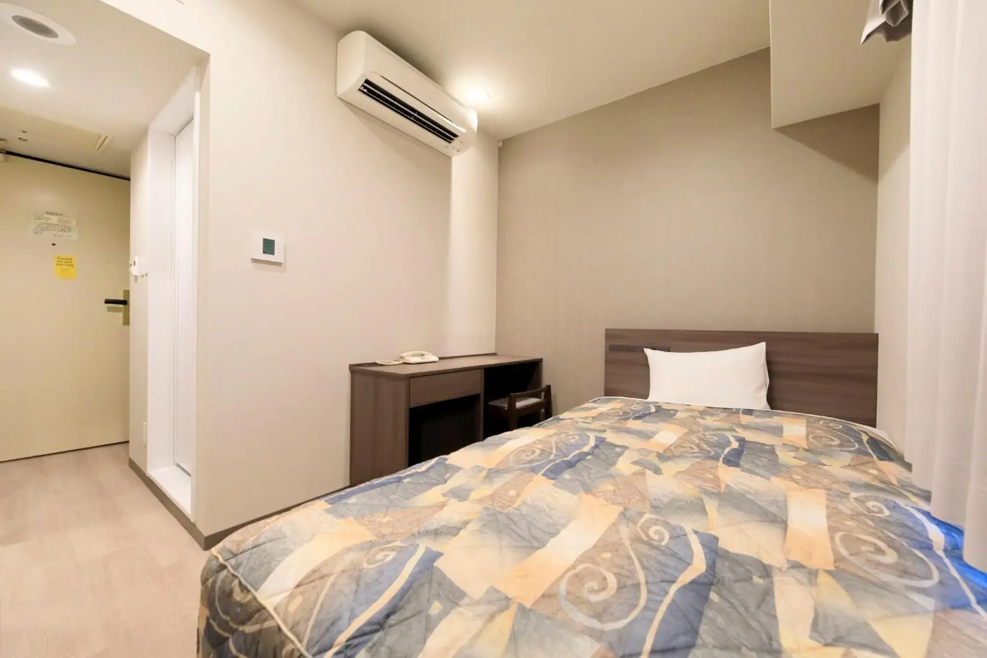 Photo of the whole room, Bed in Yokohama Mandarin Hotel Photo of the whole room, Bed in Yokohama Mandarin Hotel