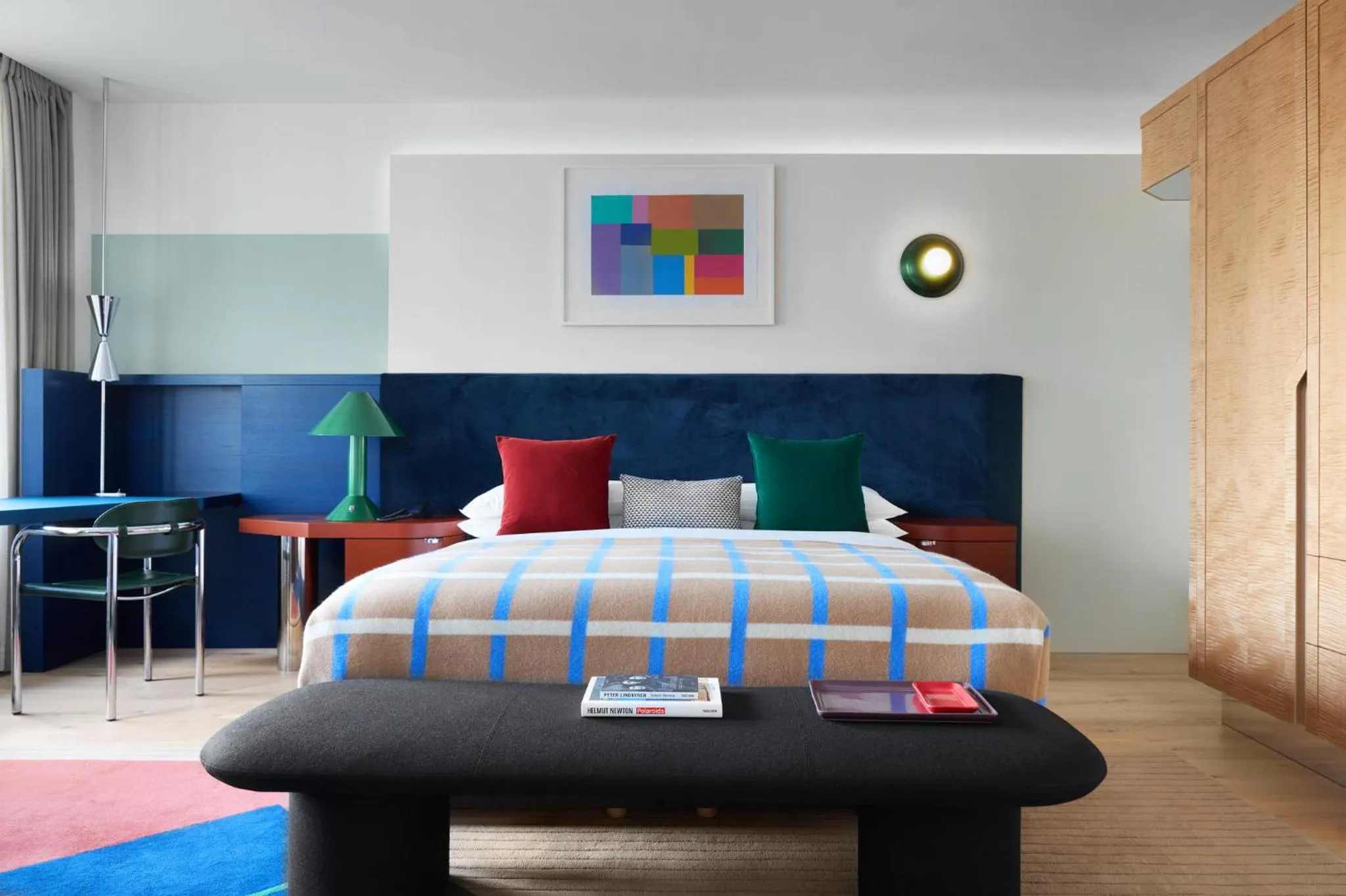 Photo of the whole room, Bed in Kimpton Main Frankfurt by IHG