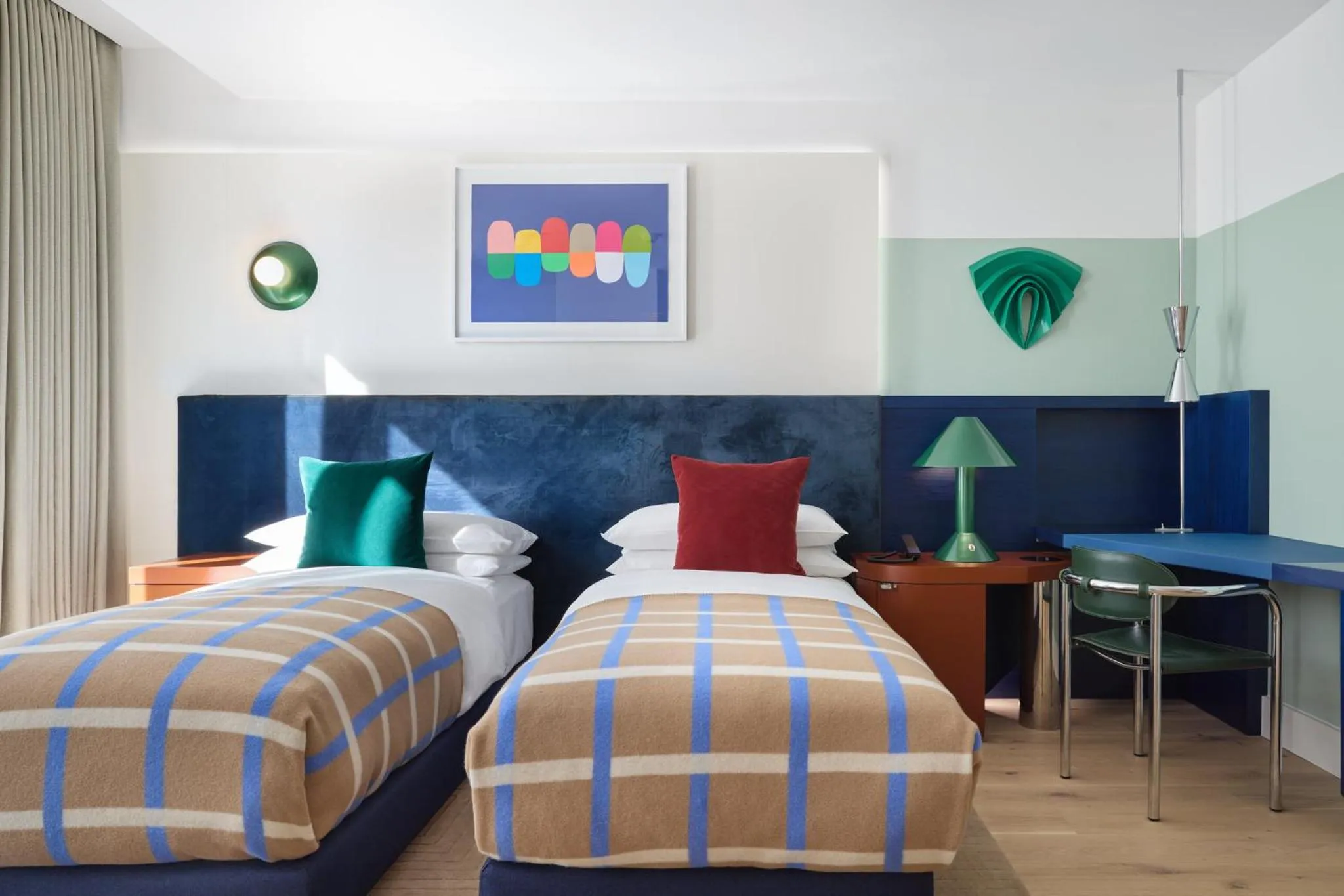 Photo of the whole room, Bed in Kimpton Main Frankfurt by IHG