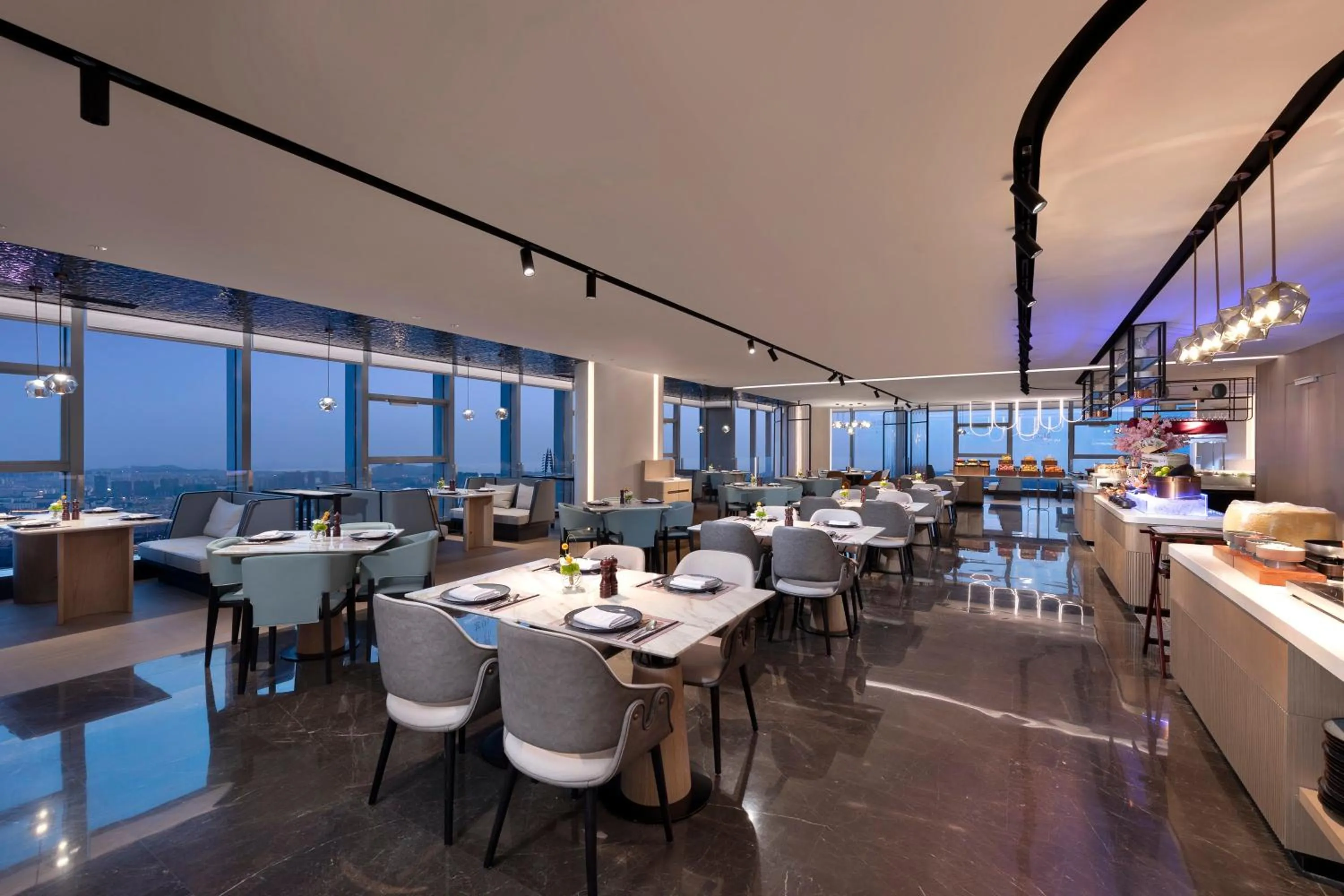 Coffee/tea facilities in Crowne Plaza Taizhou City Center by IHG