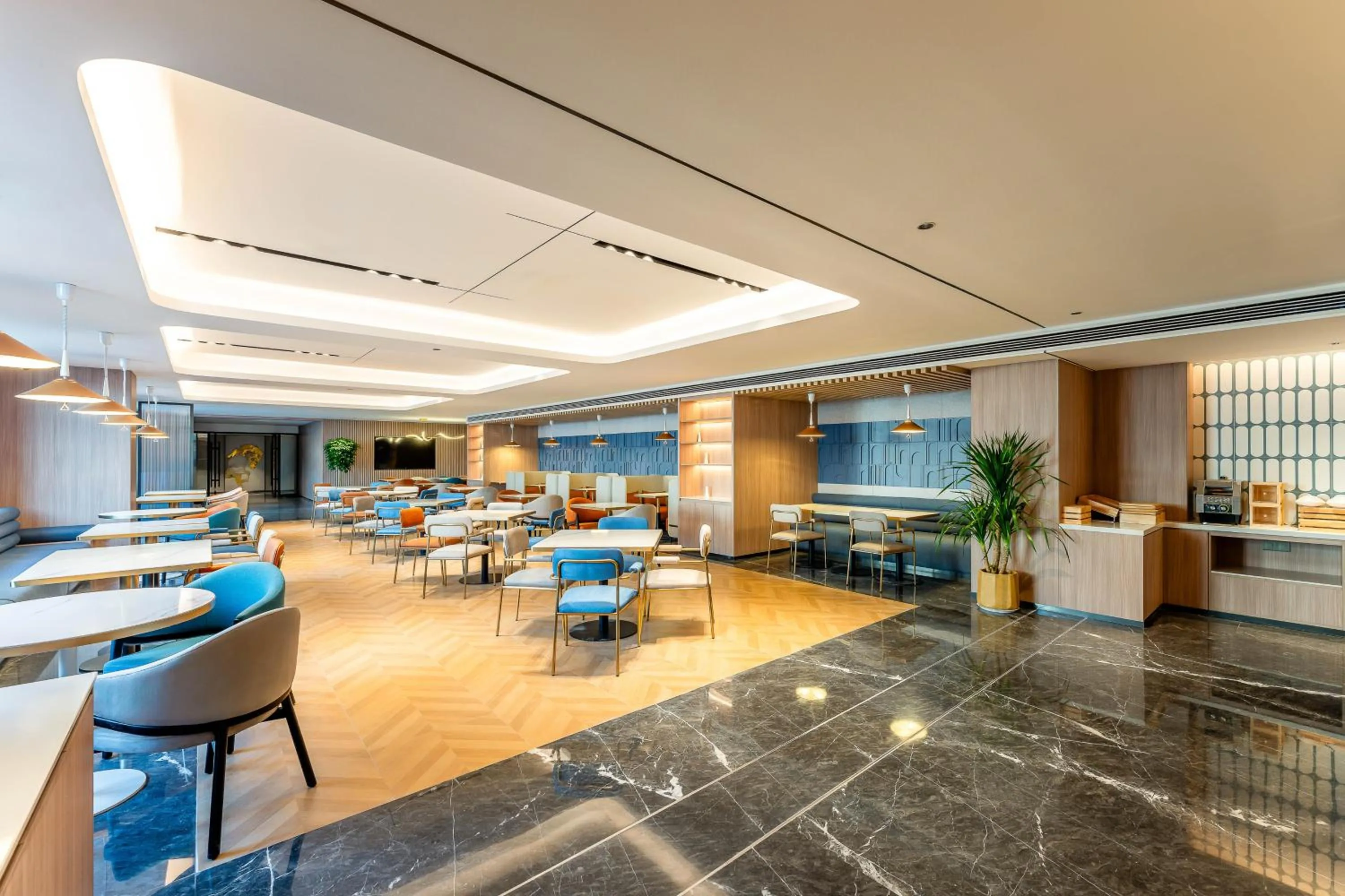 Restaurant/places to eat in Holiday Inn Express Luoyang Longmen by IHG