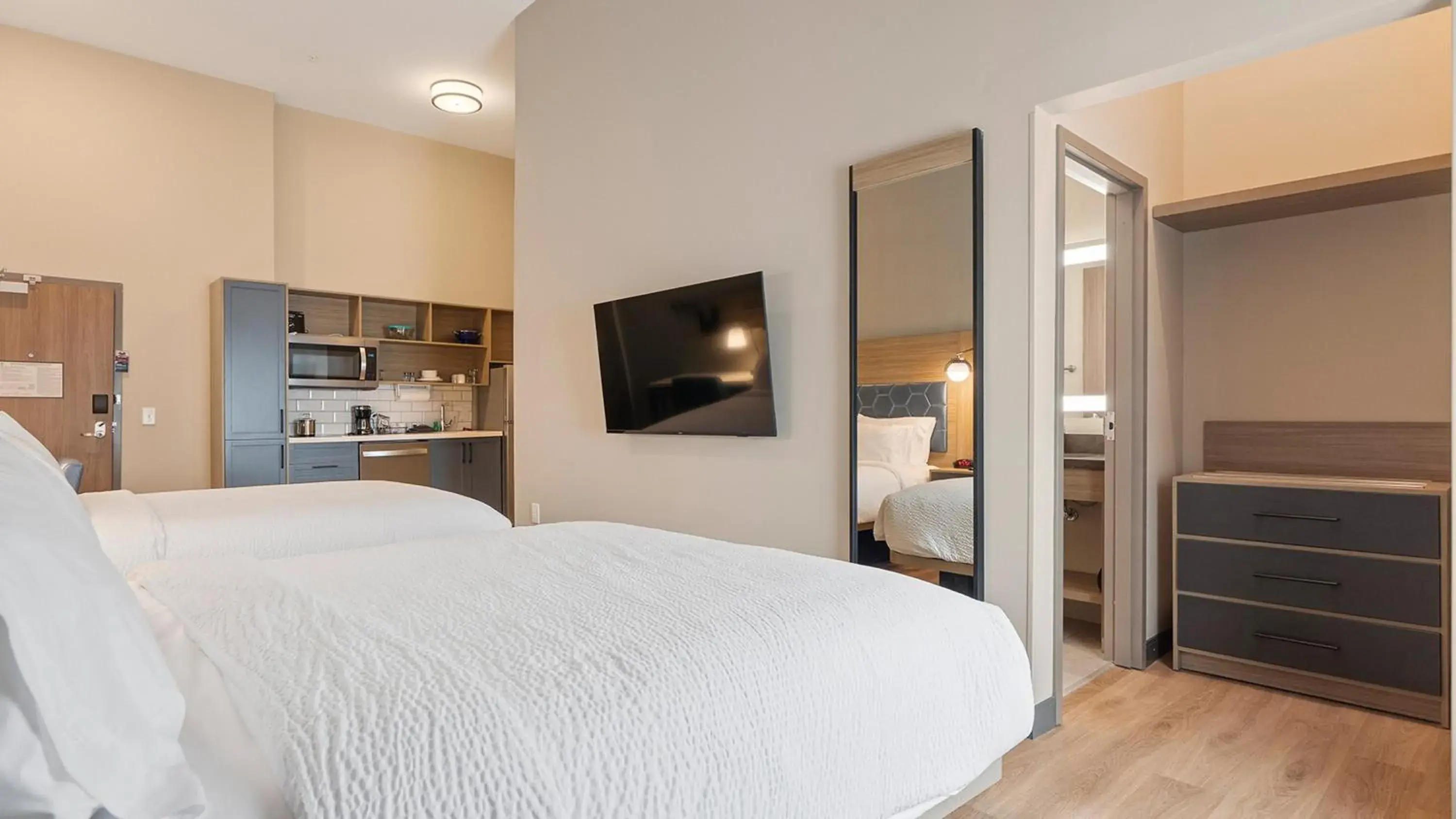 Photo of the whole room, Bed in Candlewood Suites Perry-National Fairground Area by IHG Photo of the whole room, Bed in Candlewood Suites Perry-National Fairground Area by IHG