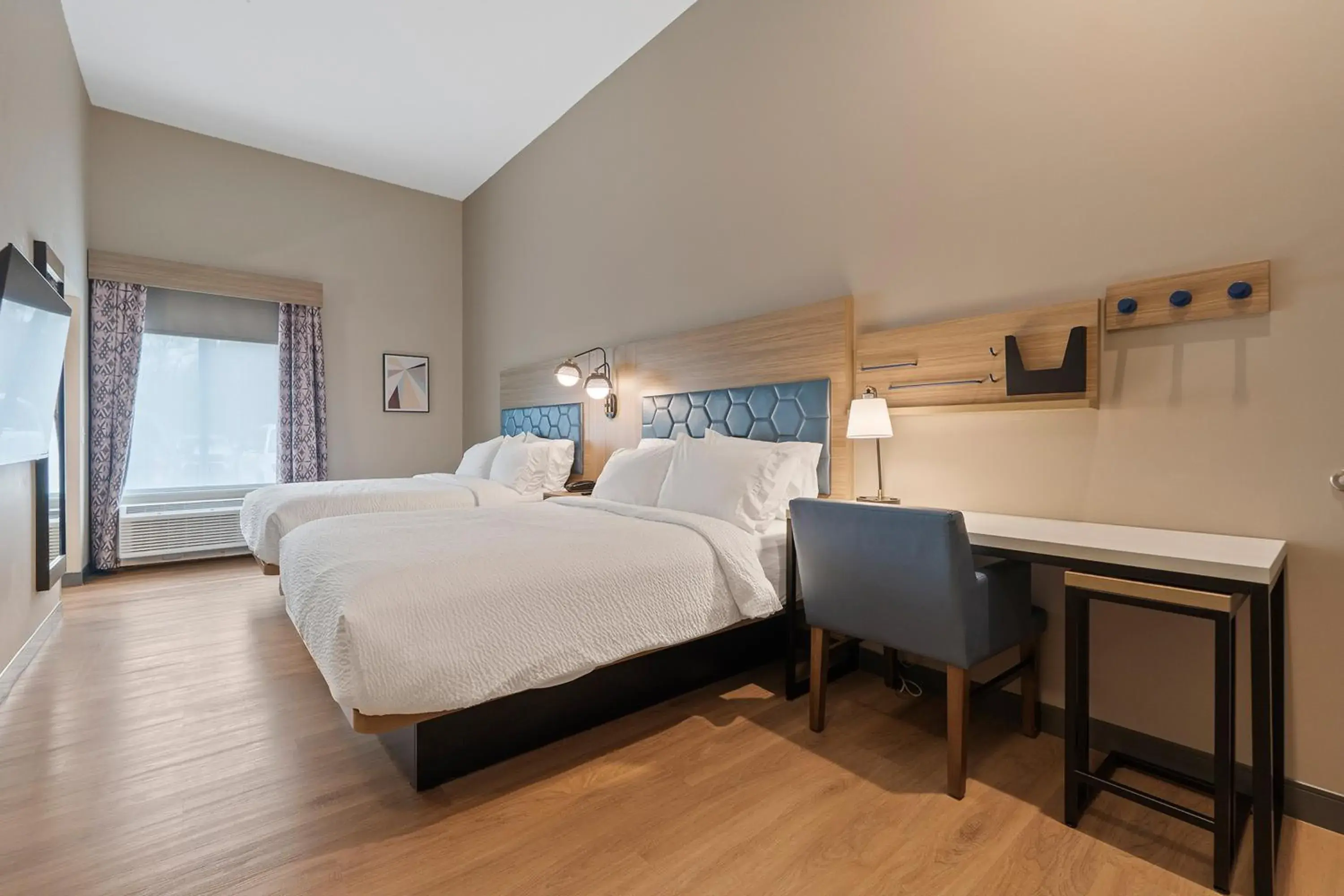 Photo of the whole room, Bed in Candlewood Suites Perry-National Fairground Area by IHG Photo of the whole room, Bed in Candlewood Suites Perry-National Fairground Area by IHG