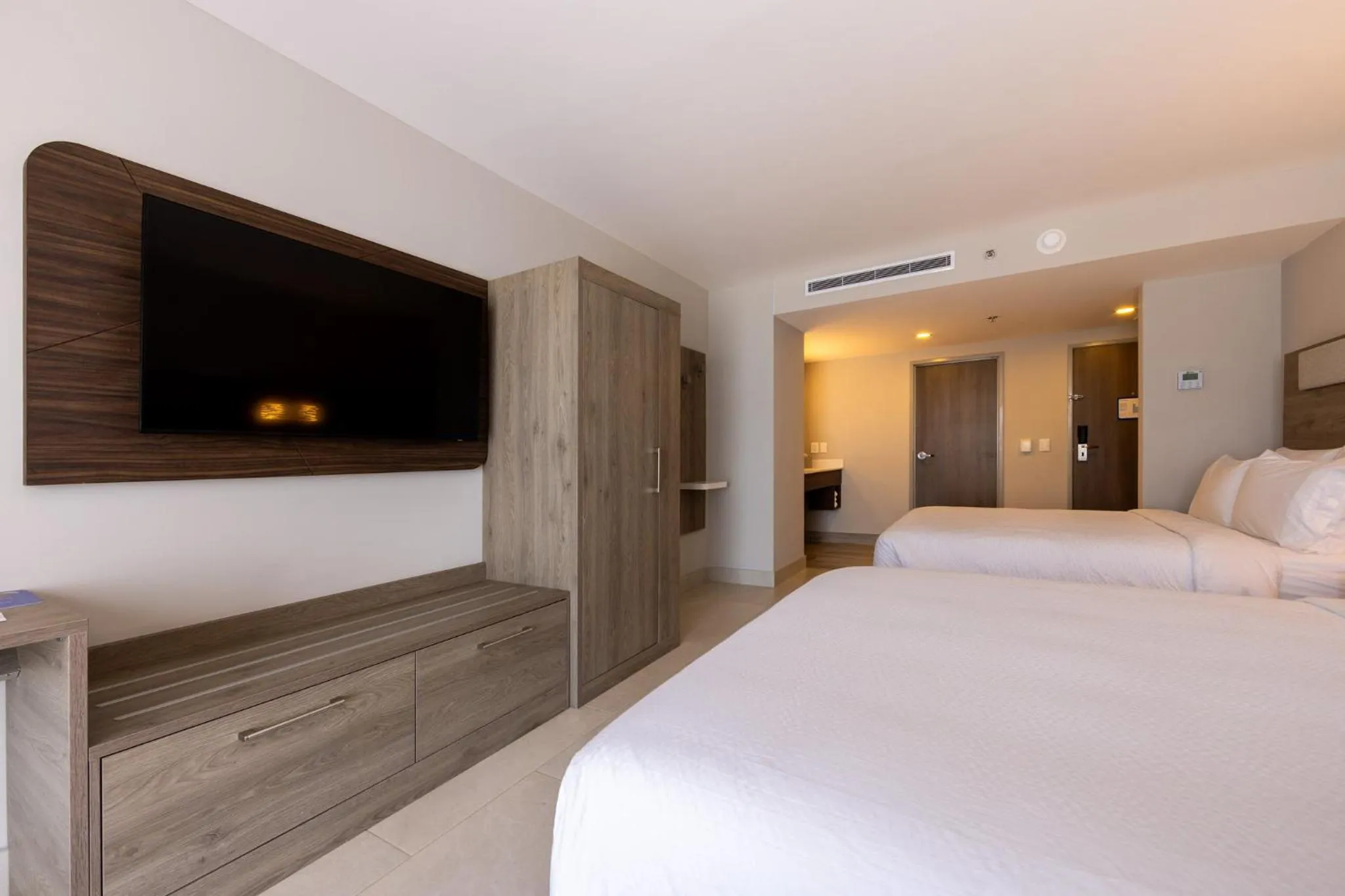 Photo of the whole room, Bed in Holiday Inn Express & Suites Mazatlan by IHG