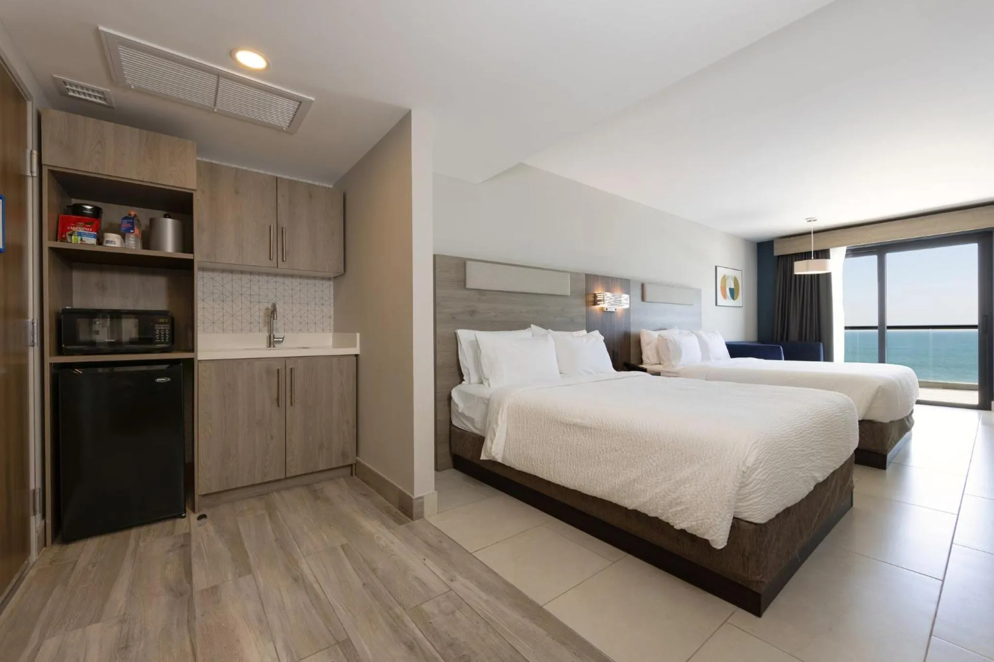 Photo of the whole room, Bed in Holiday Inn Express & Suites Mazatlan by IHG