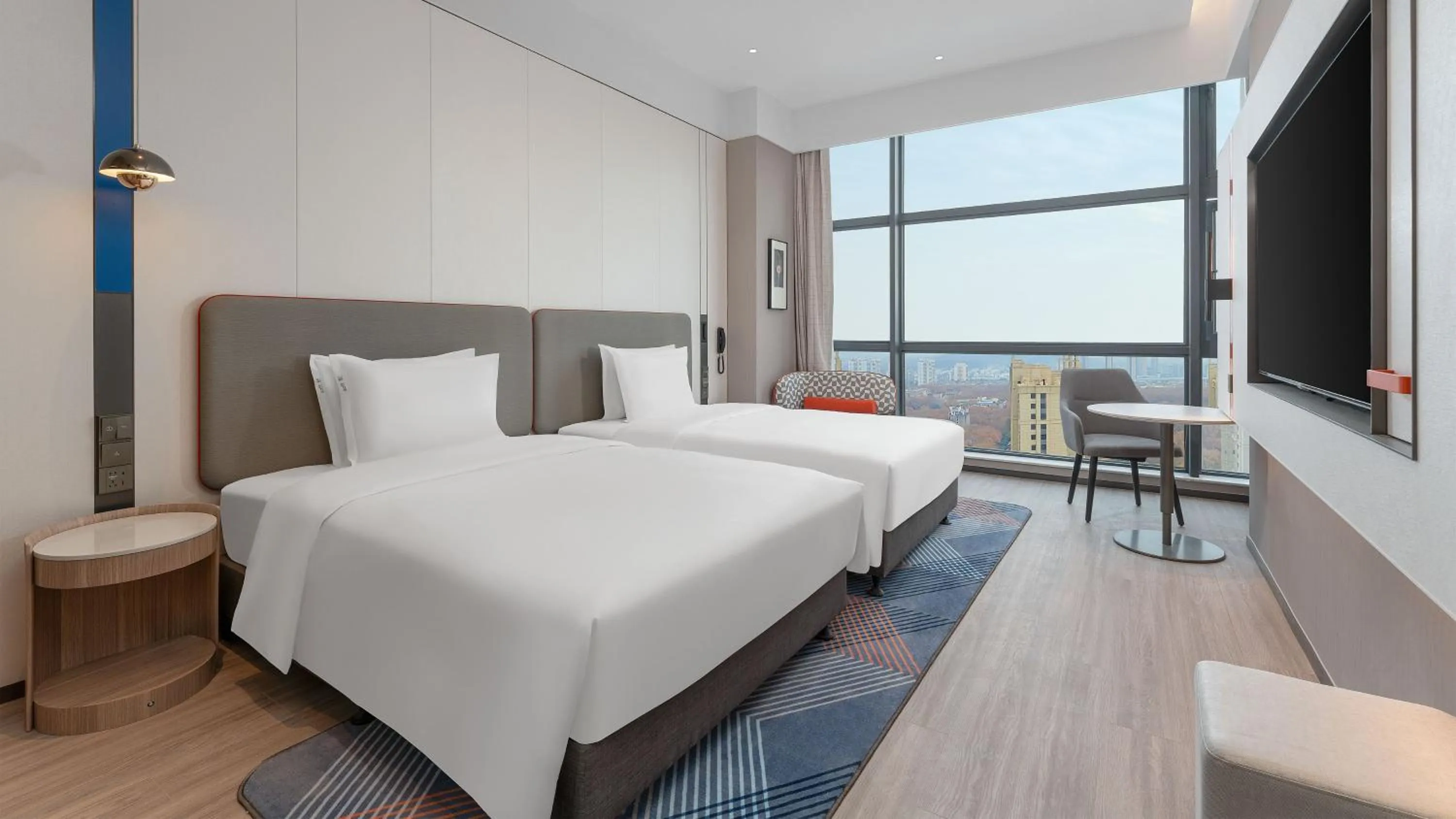 Photo of the whole room, Bed in Holiday Inn Express Wuhan East Lake by IHG