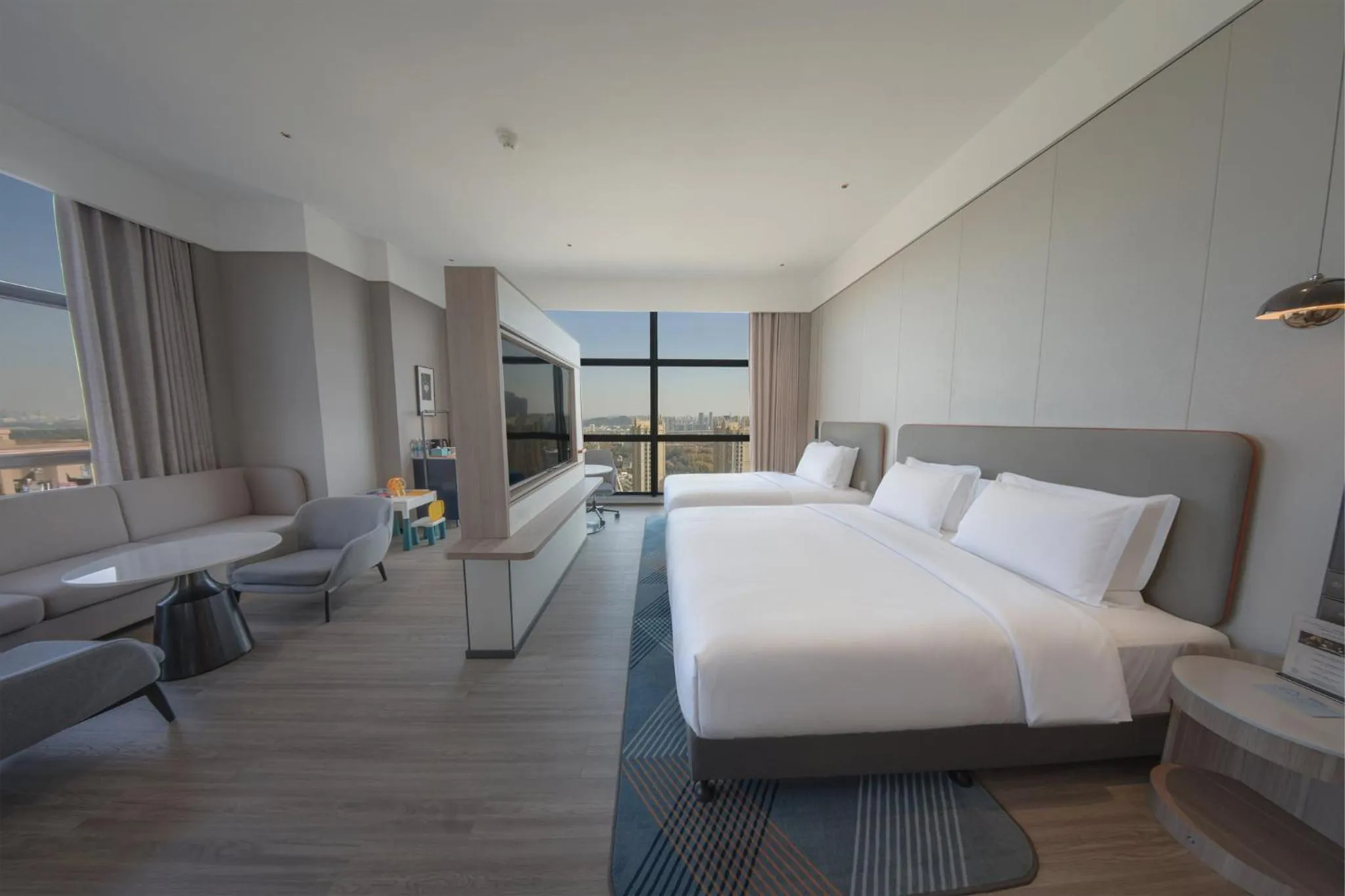 Photo of the whole room, Bed in Holiday Inn Express Wuhan East Lake by IHG