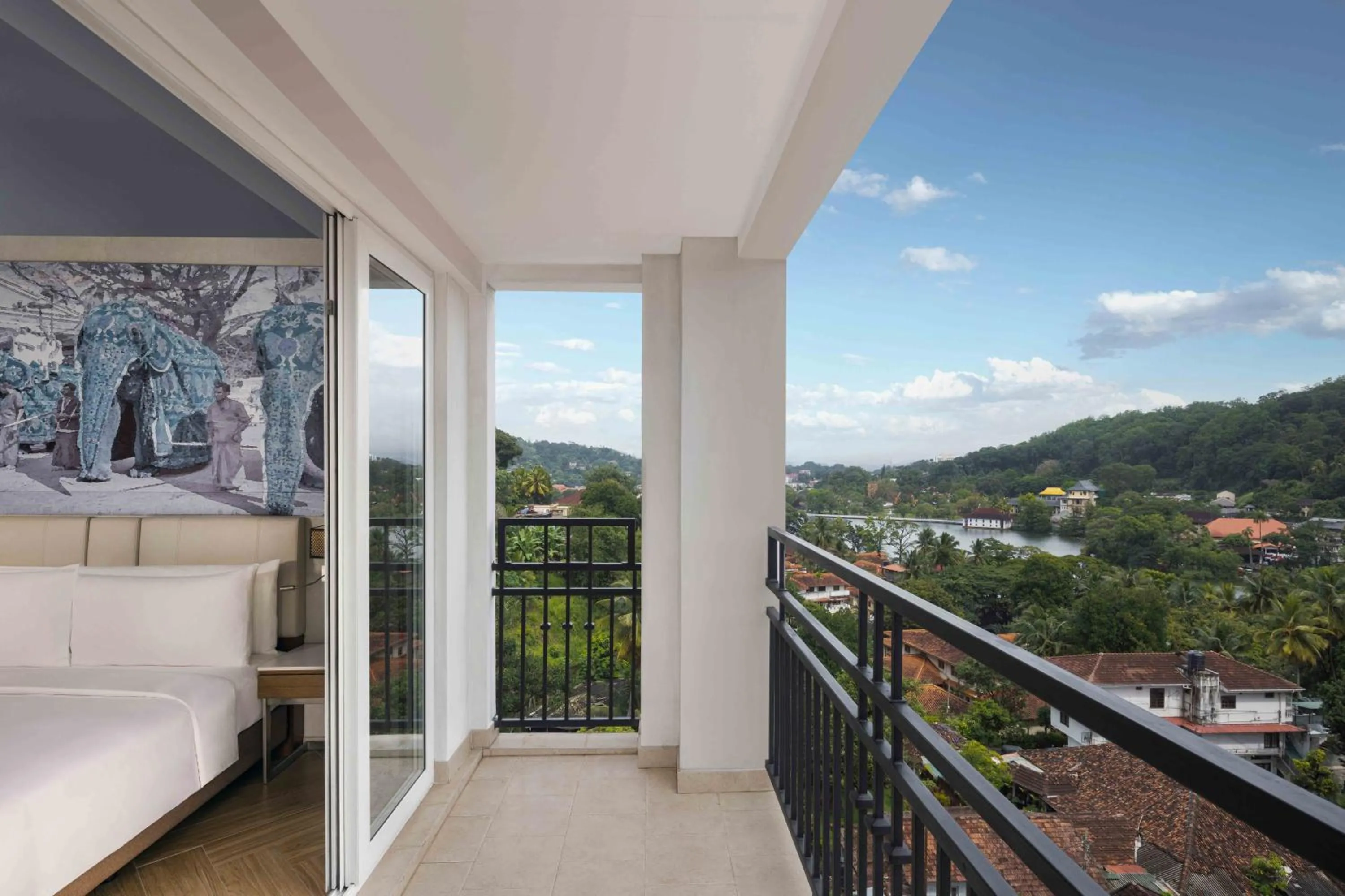 Balcony/Terrace, Bed in Radisson Hotel Kandy