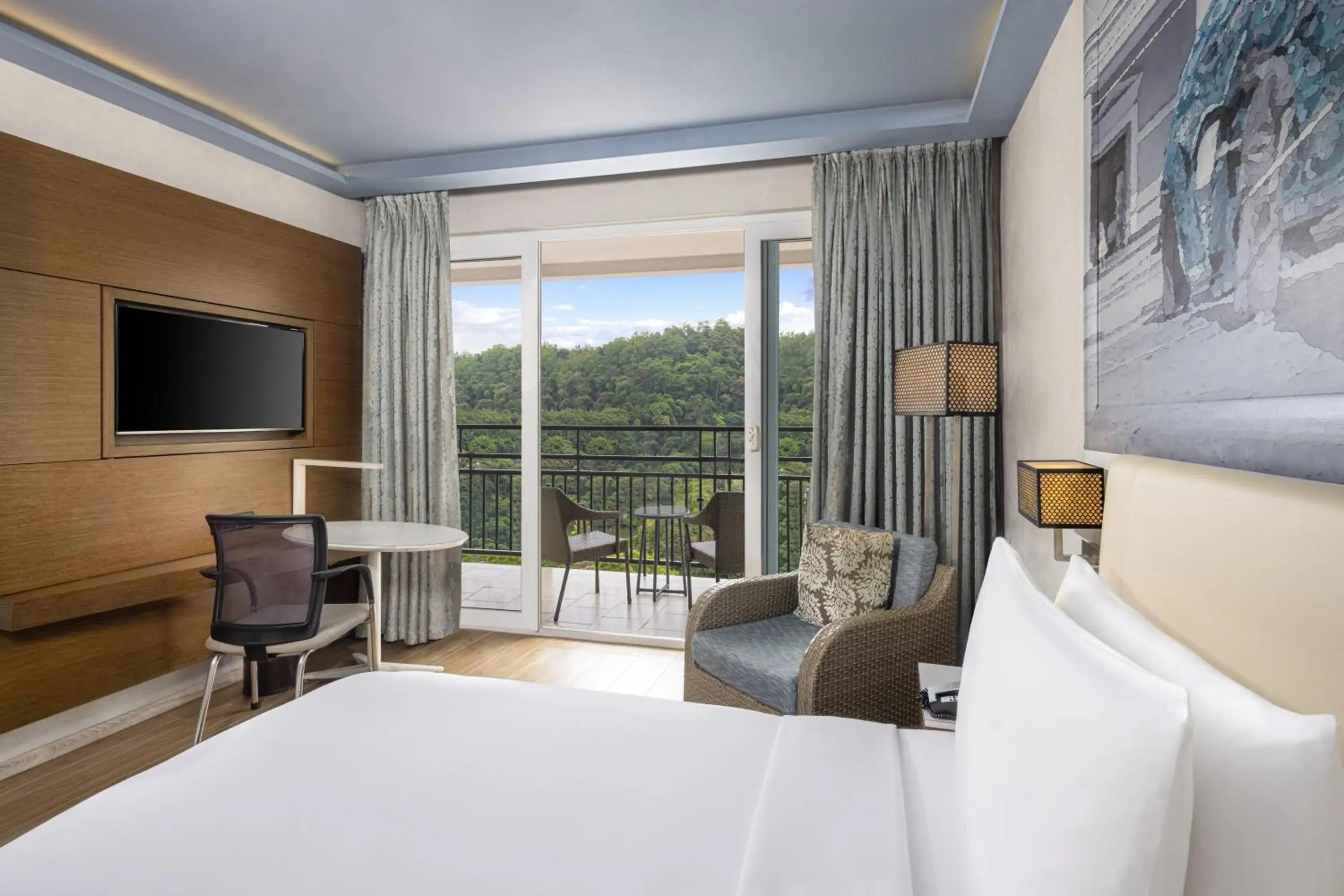 Balcony/Terrace, Bed in Radisson Hotel Kandy Balcony/Terrace, Bed in Radisson Hotel Kandy