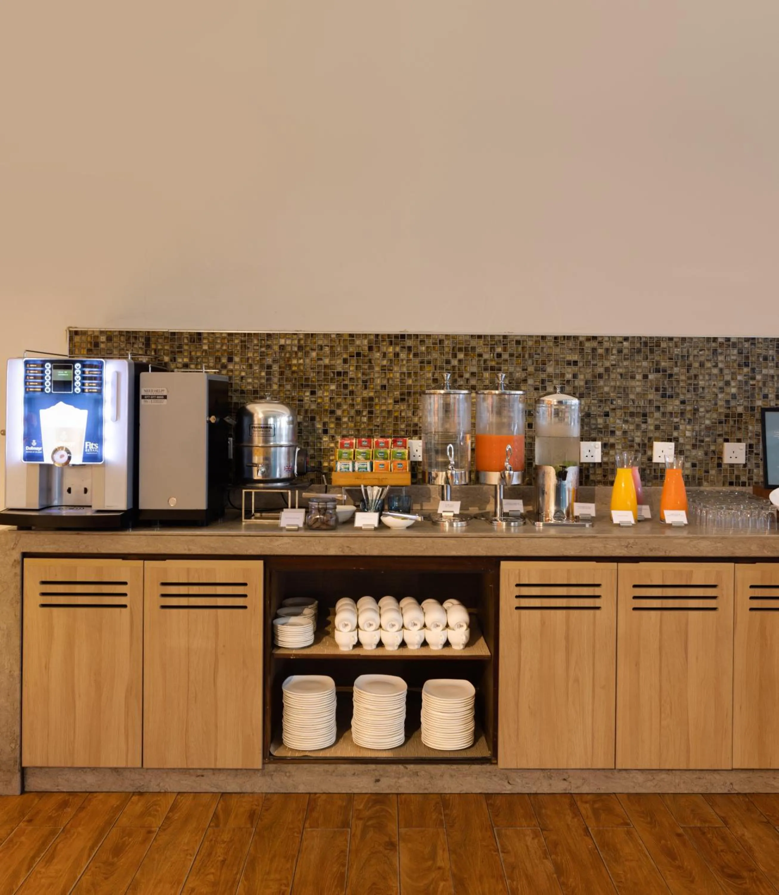 Restaurant/places to eat in Radisson Hotel Kandy