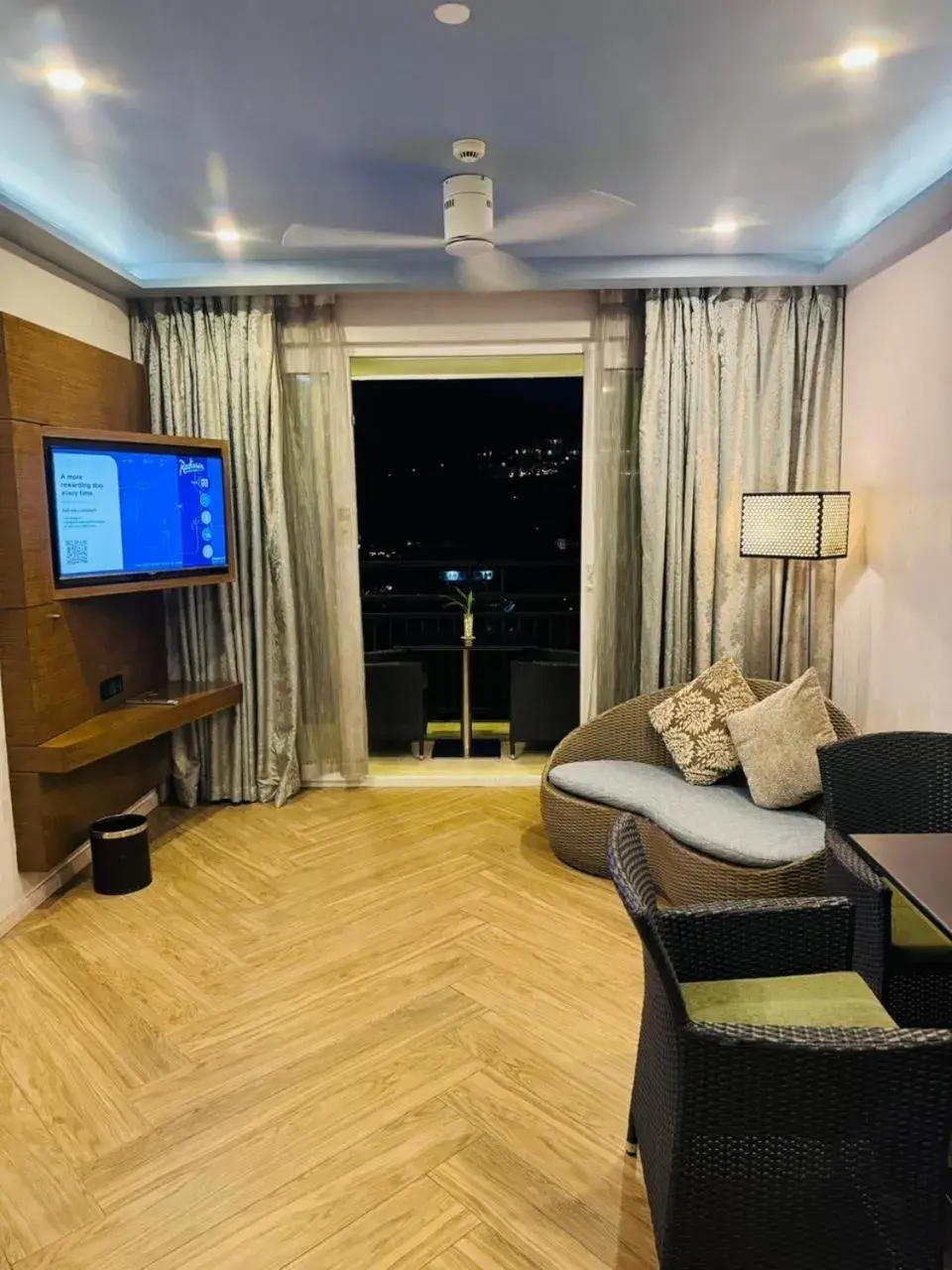 Lounge or bar in Radisson Hotel Kandy Lounge or bar in Radisson Hotel Kandy