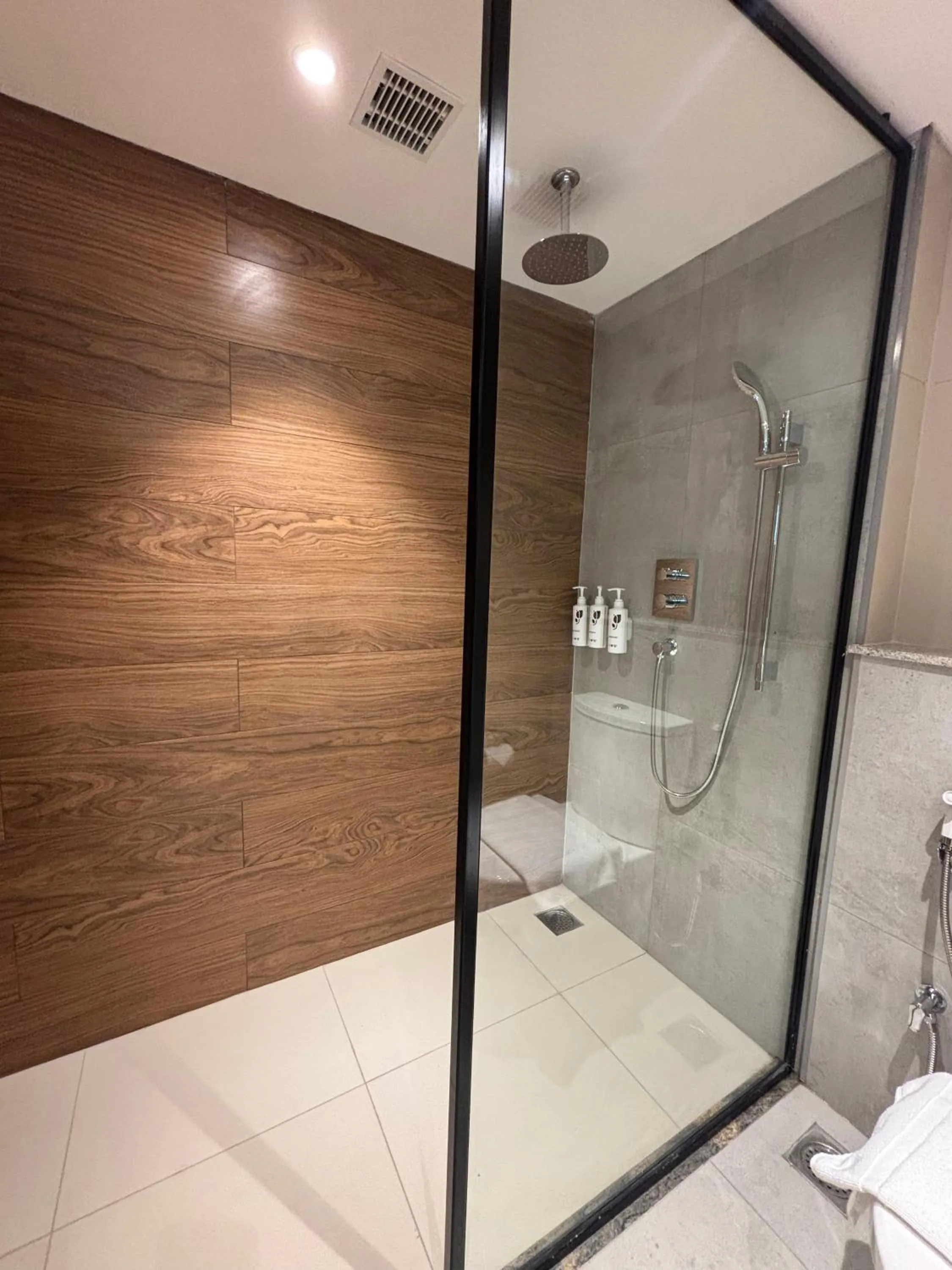 Shower in Park Inn & Suites by Radisson Thrissur East Fort