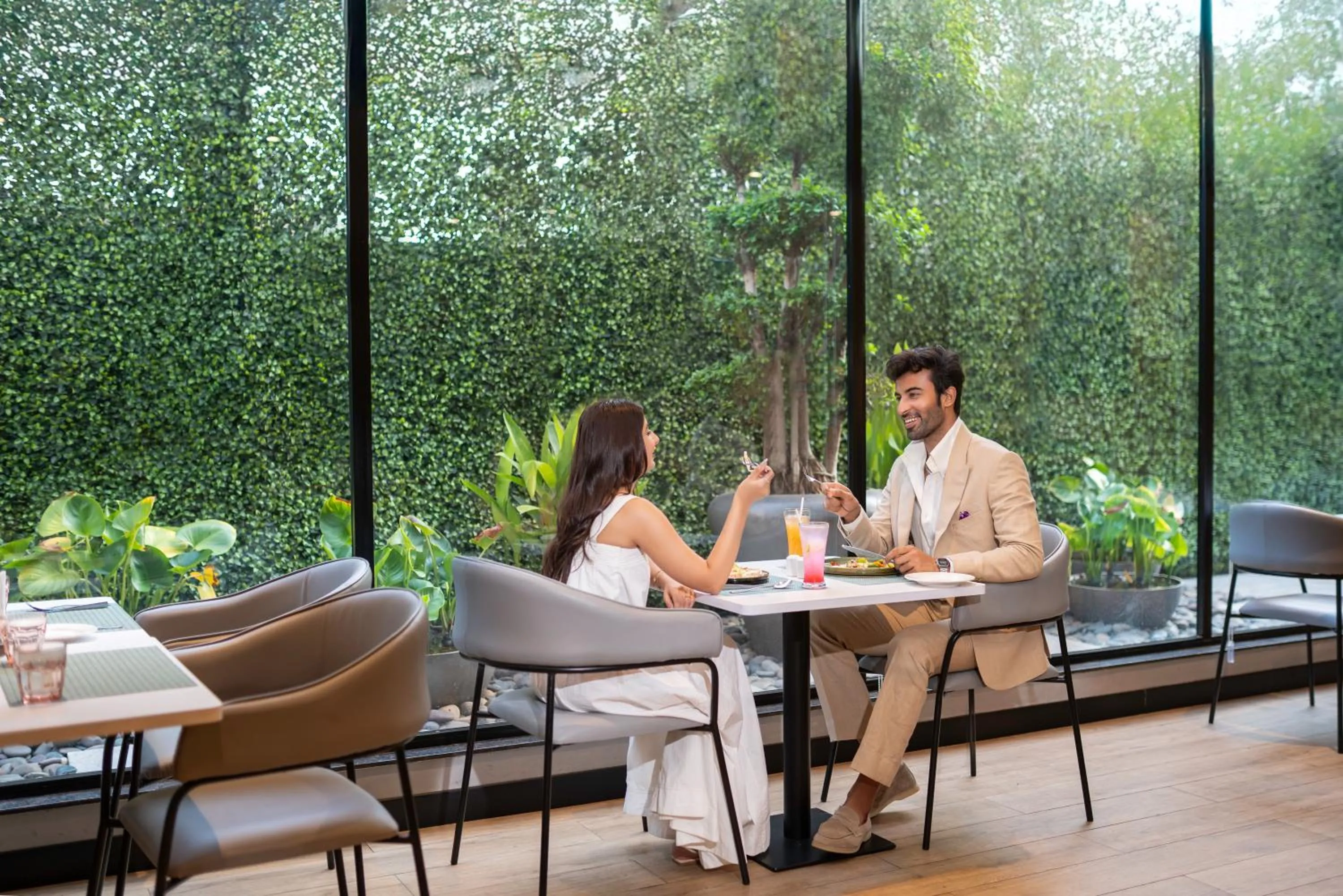 Restaurant/places to eat in Park Inn & Suites by Radisson Thrissur East Fort