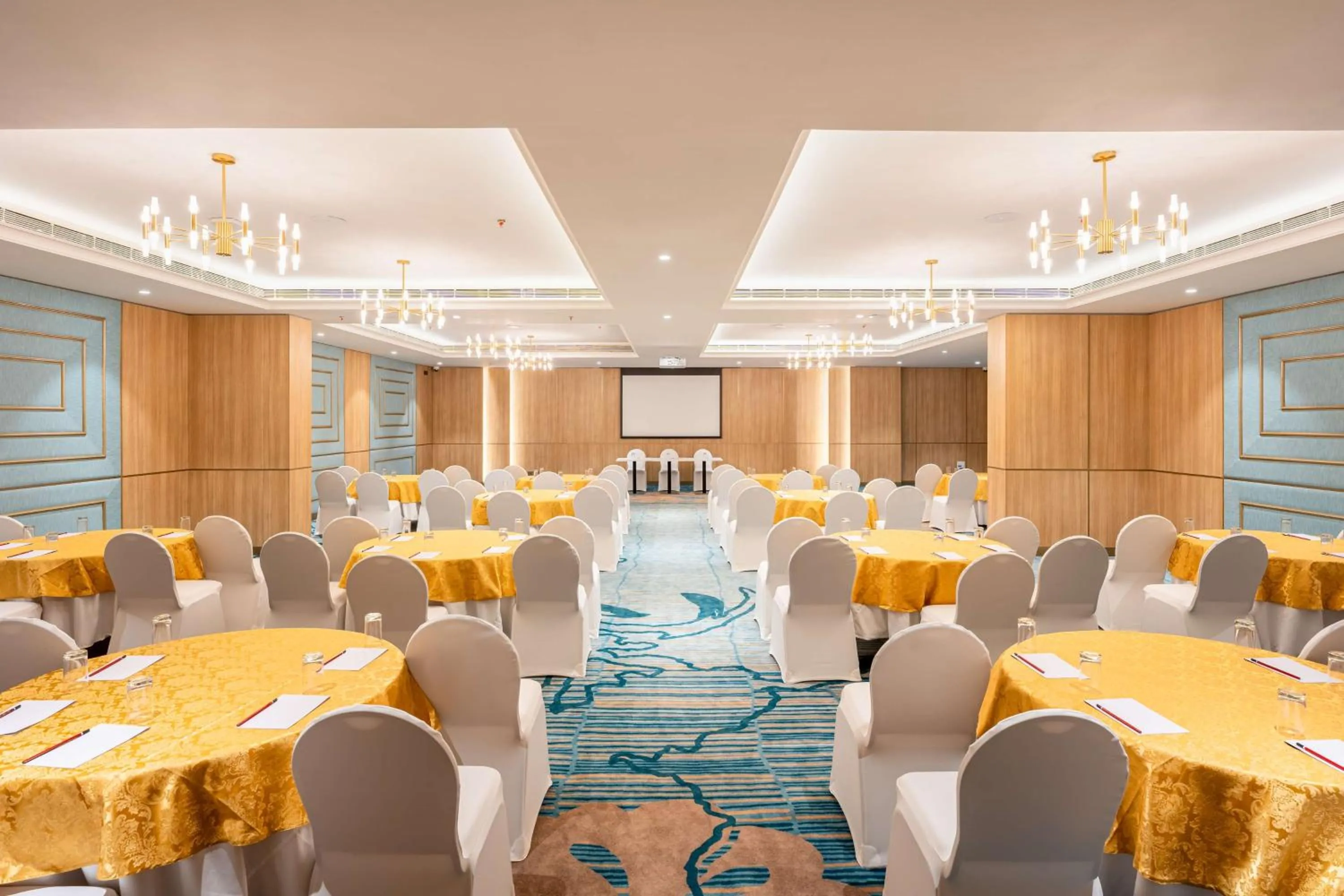 Meeting/conference room in Park Inn & Suites by Radisson Thrissur East Fort