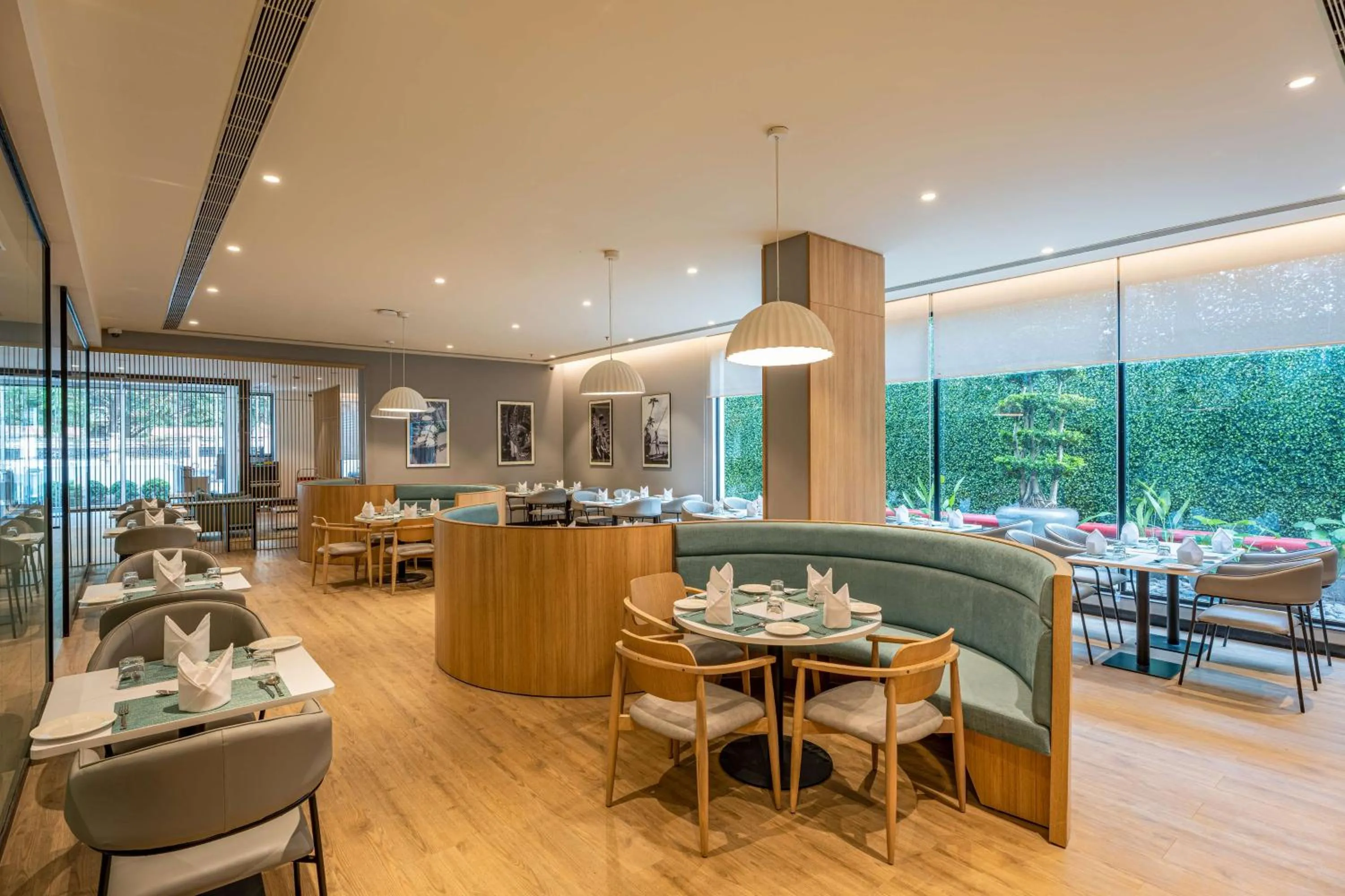 Restaurant/places to eat in Park Inn & Suites by Radisson Thrissur East Fort