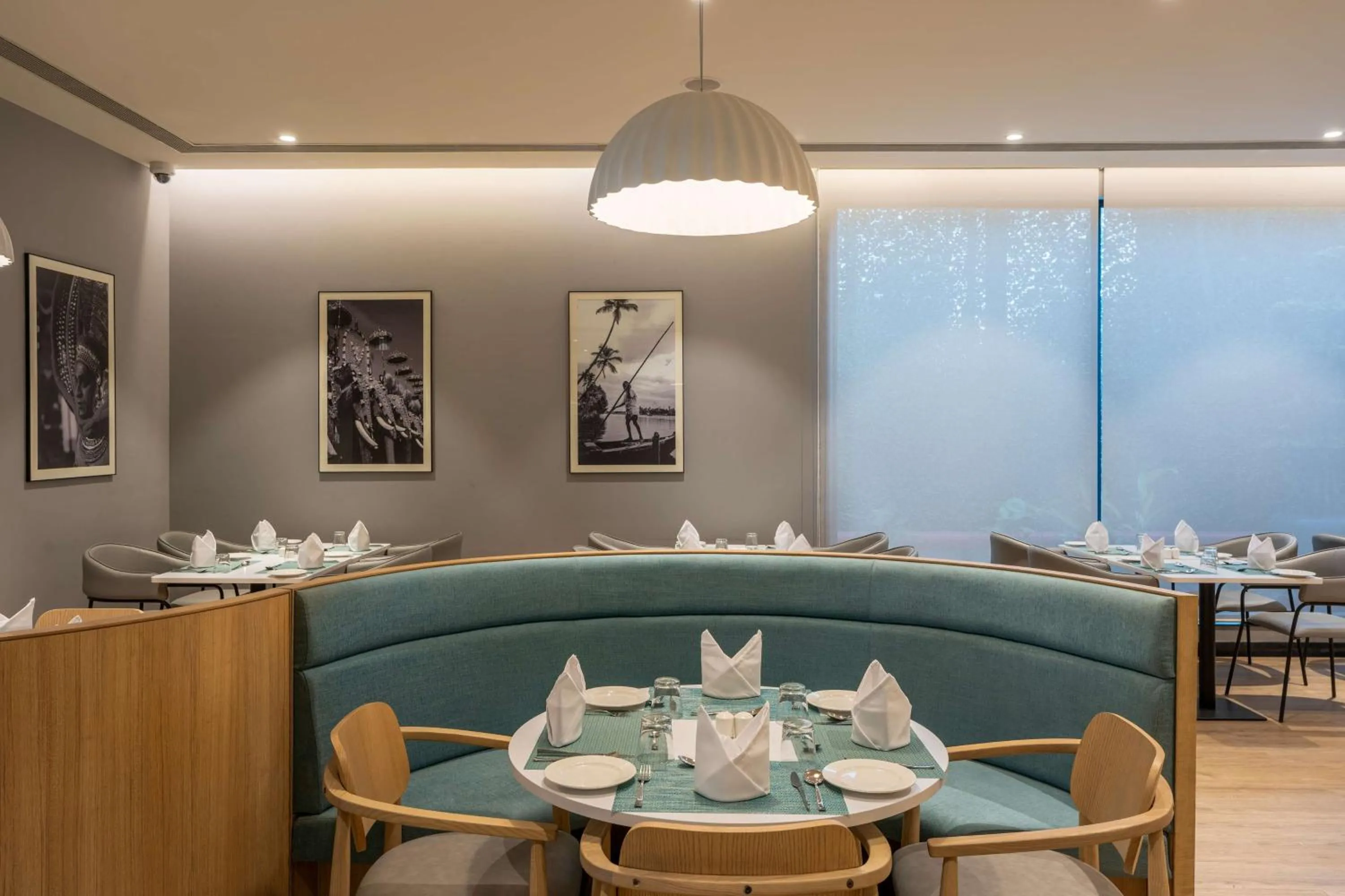 Restaurant/places to eat in Park Inn & Suites by Radisson Thrissur East Fort