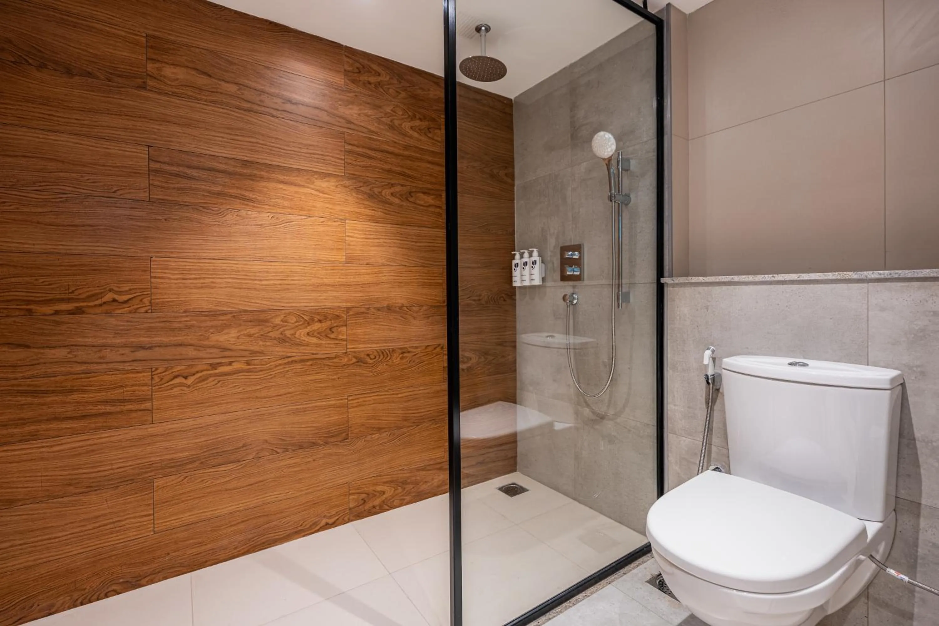 Shower in Park Inn & Suites by Radisson Thrissur East Fort