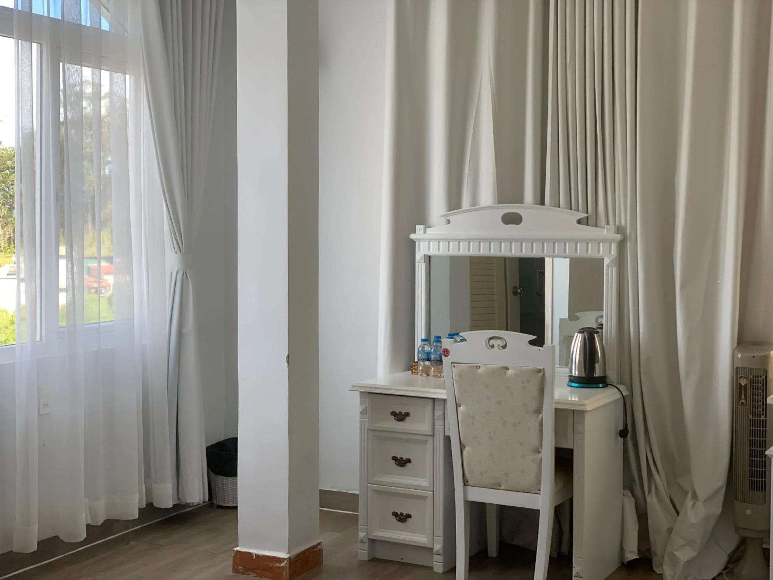 hair dresser in Le Petit Paris Dalat Hotel