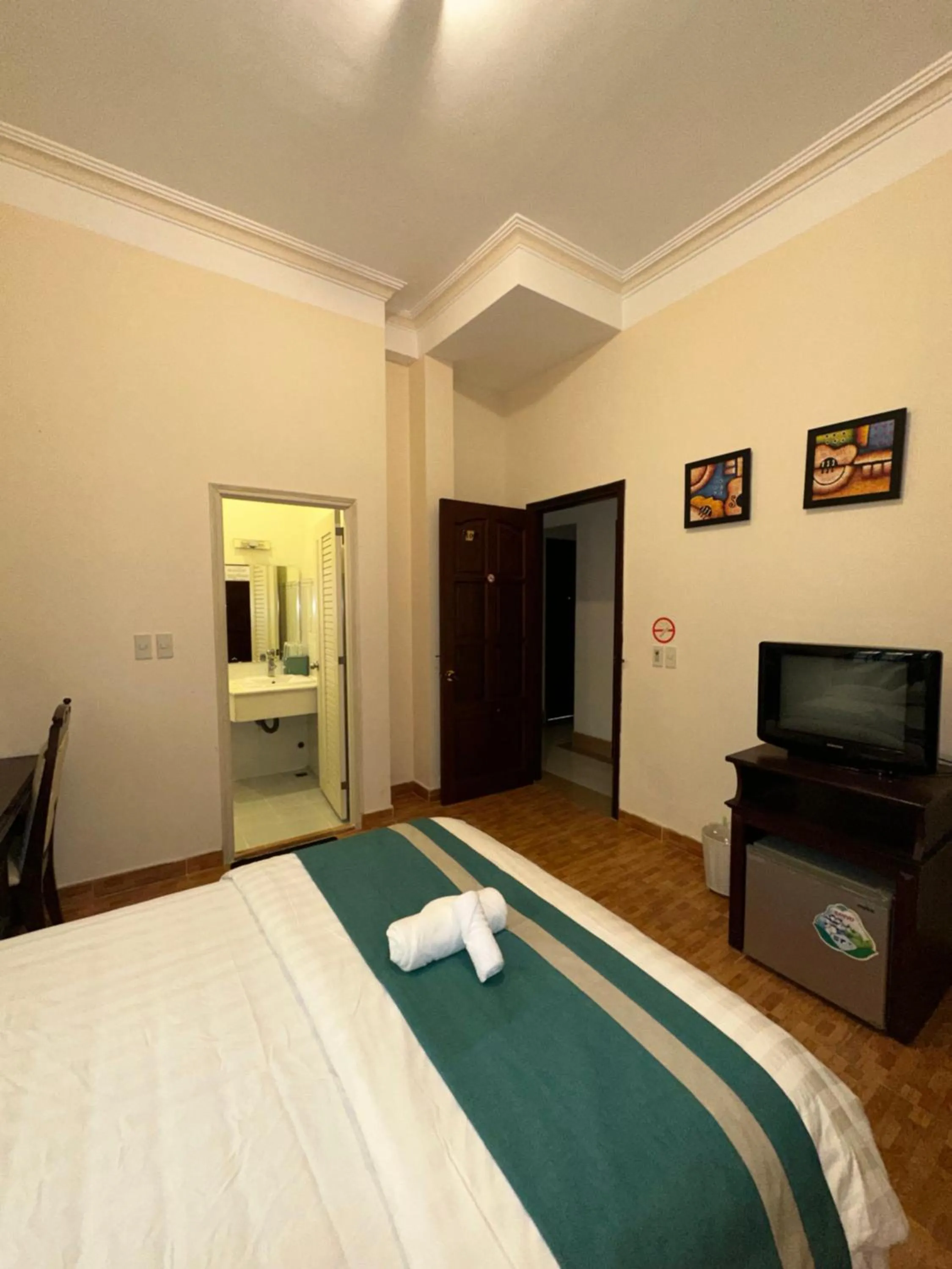 Bedroom, Bed in Le Petit Paris Dalat Hotel