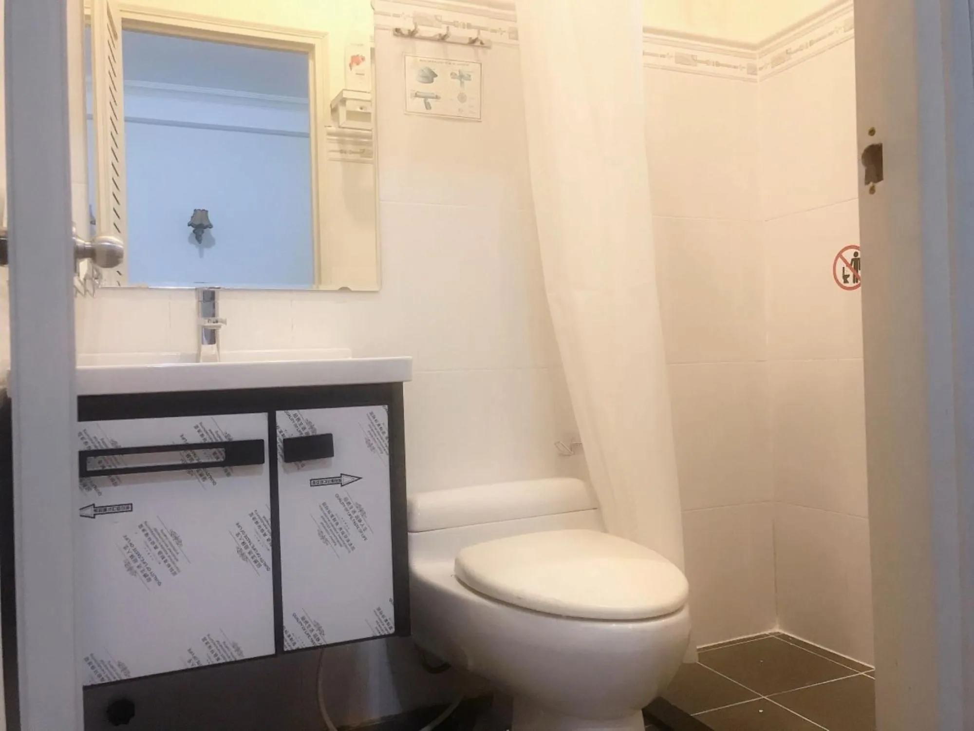 Bathroom in Le Petit Paris Dalat Hotel