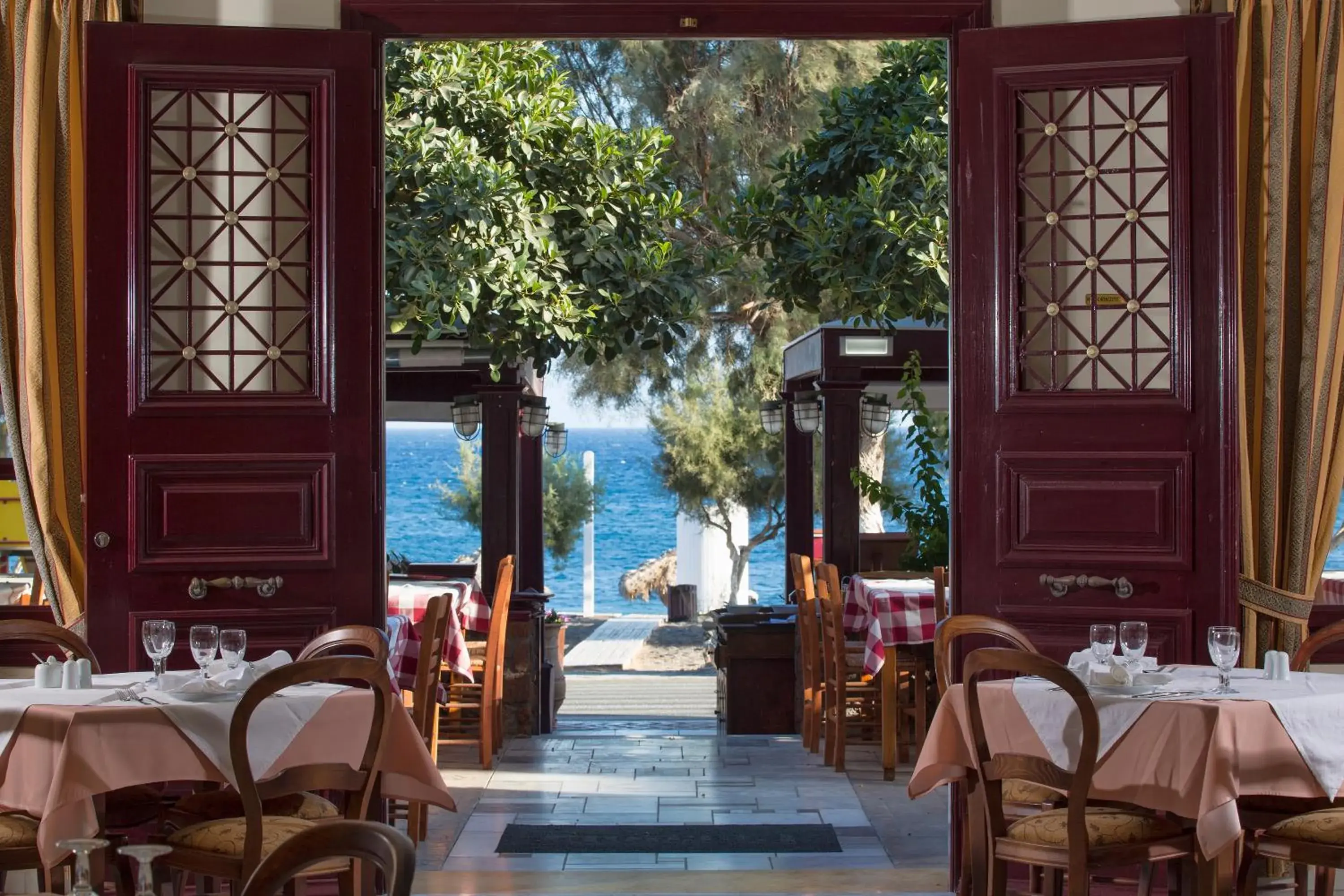 Restaurant/places to eat in Veggera Beach Hotel Restaurant/places to eat in Veggera Beach Hotel