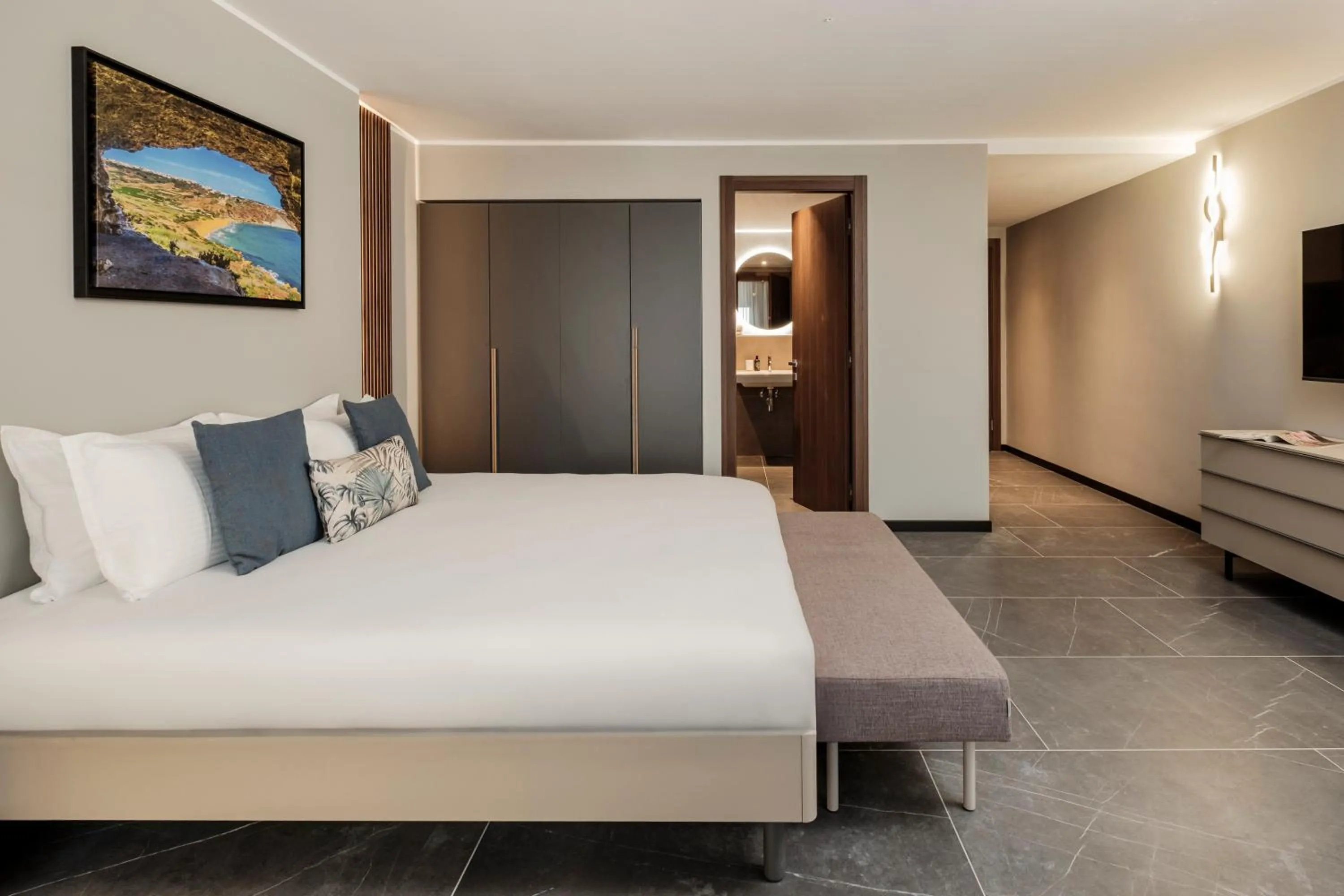 Bedroom, Bed in Isabella Suites