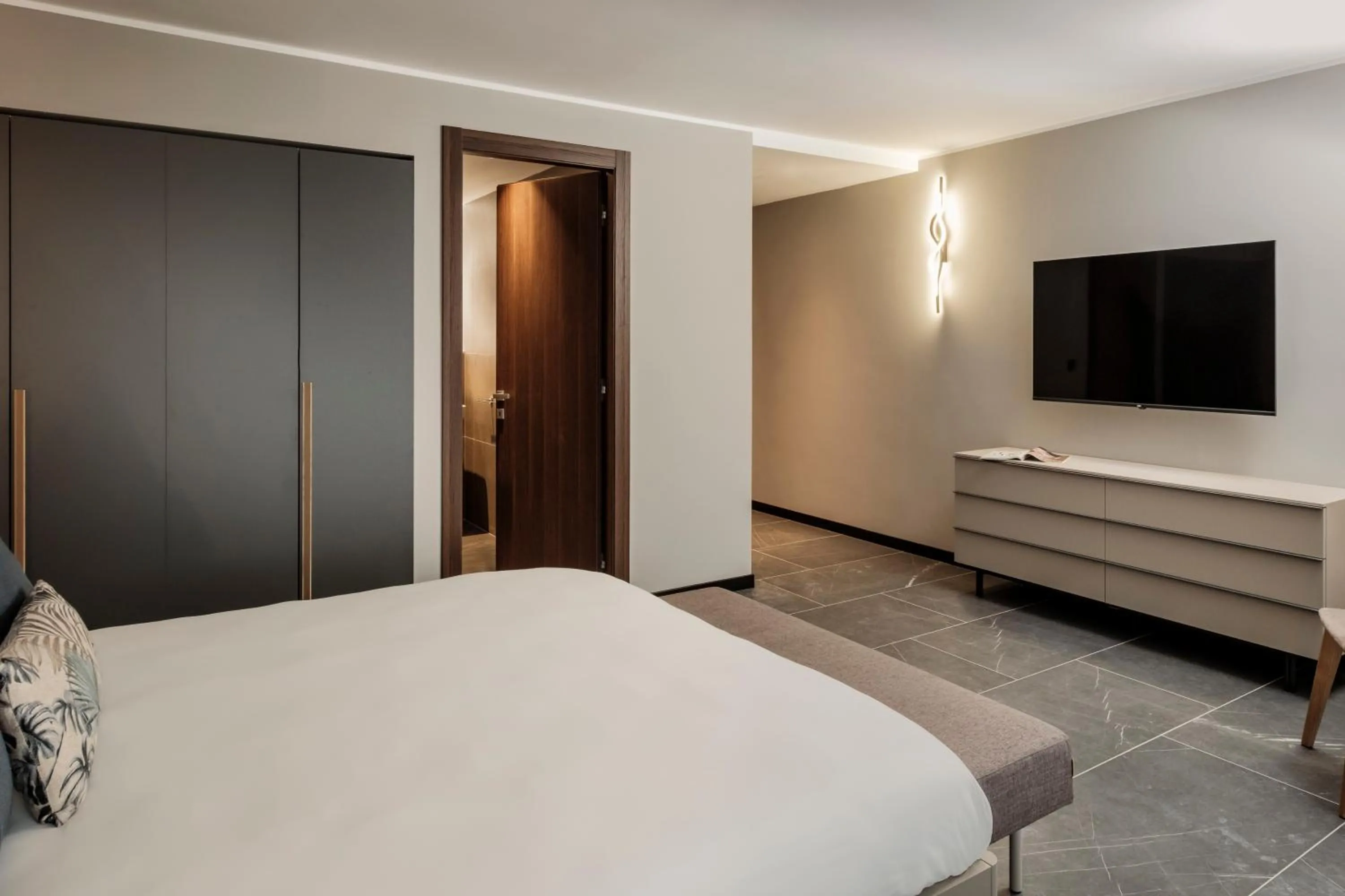 Bedroom, Bed in Isabella Suites