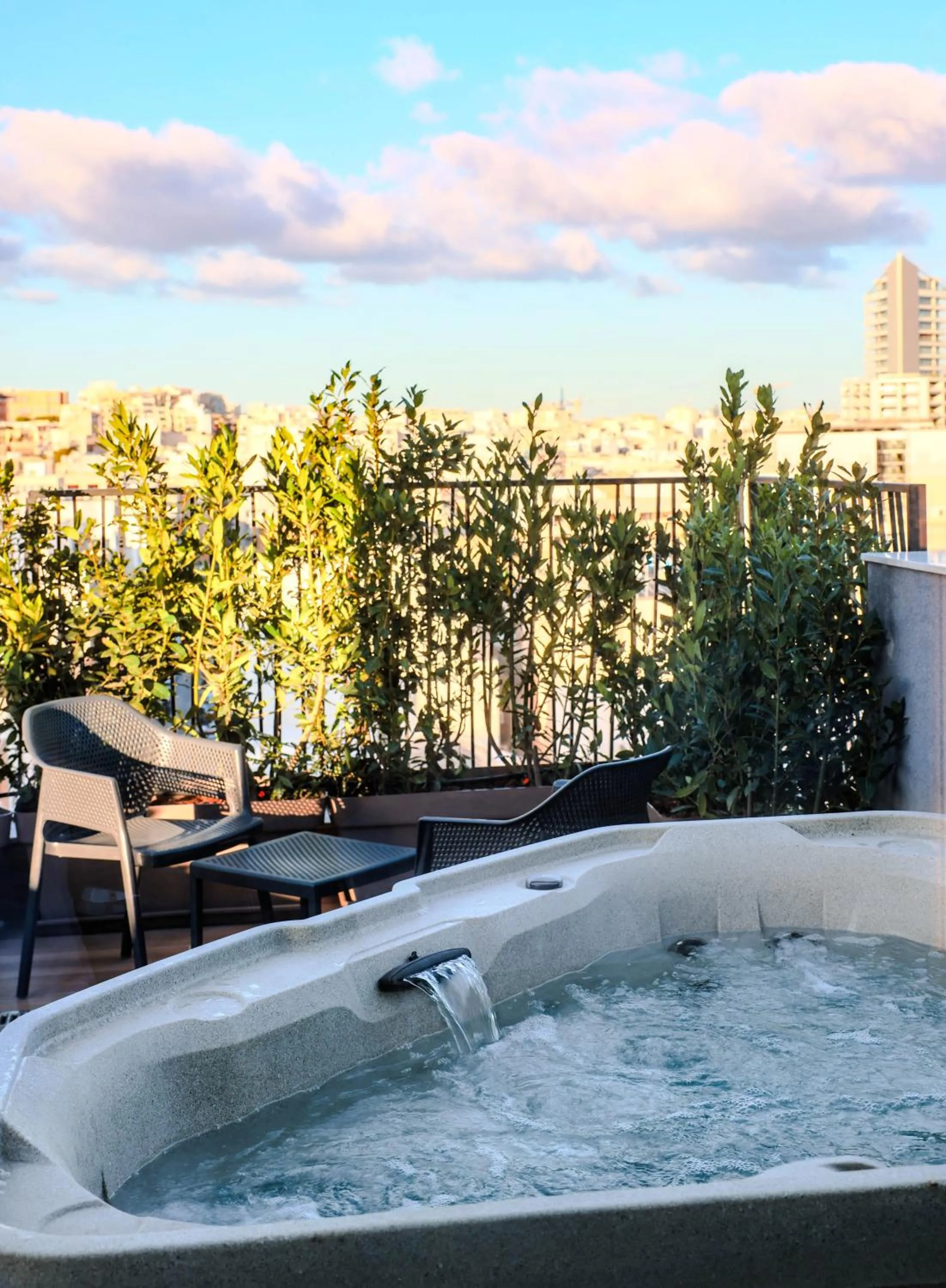 Hot Tub in Isabella Suites