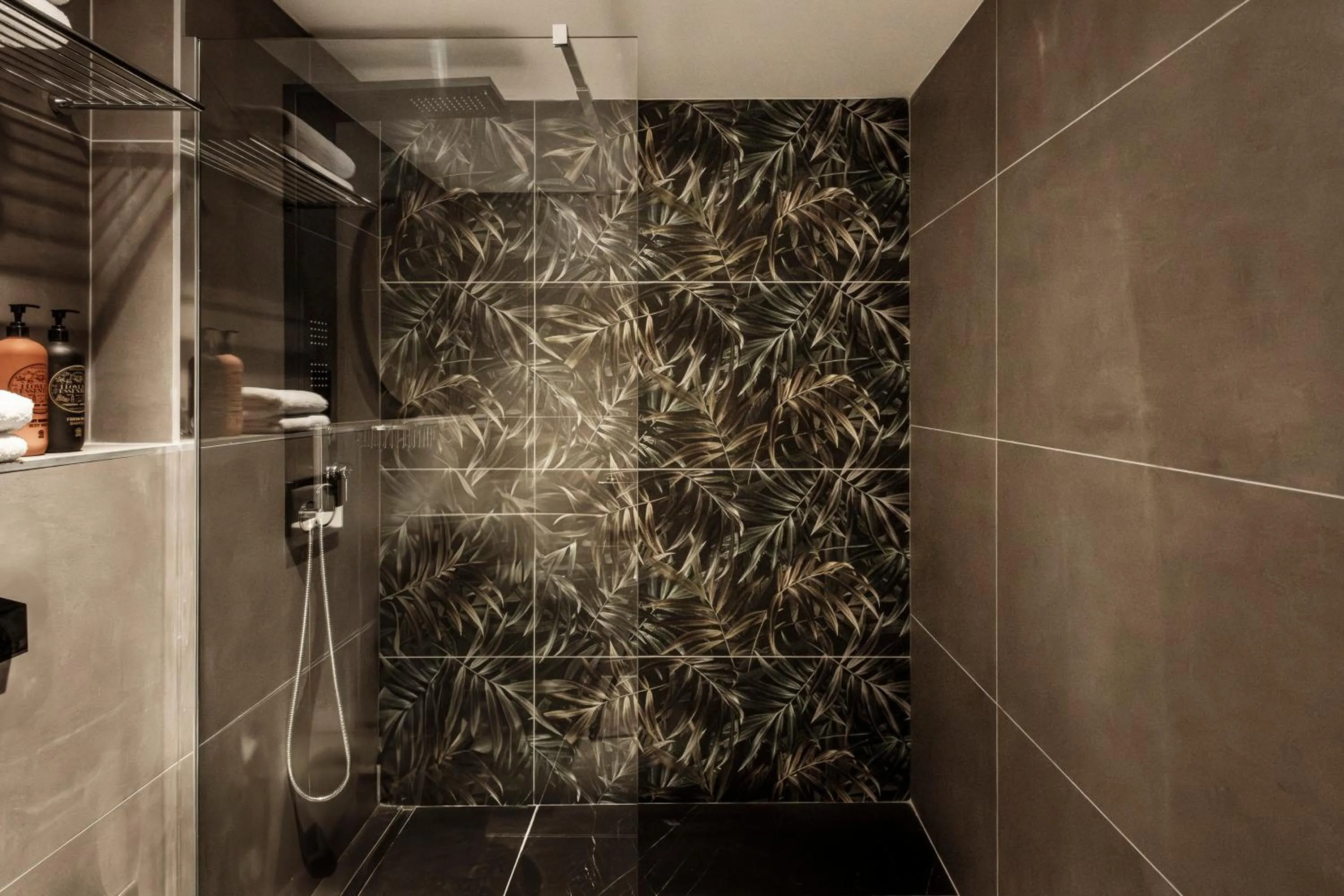 Shower in Isabella Suites