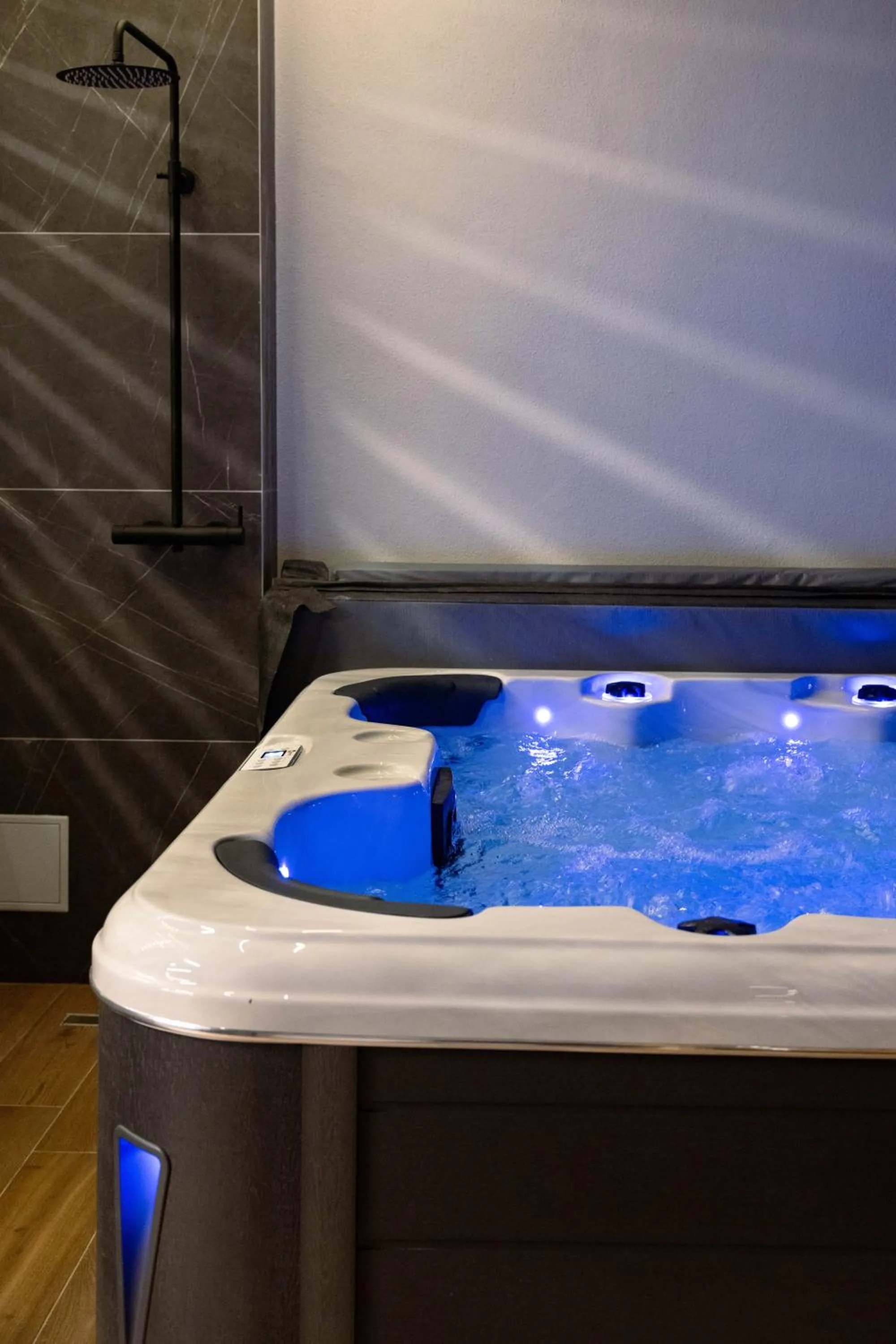 Hot Tub in Isabella Suites