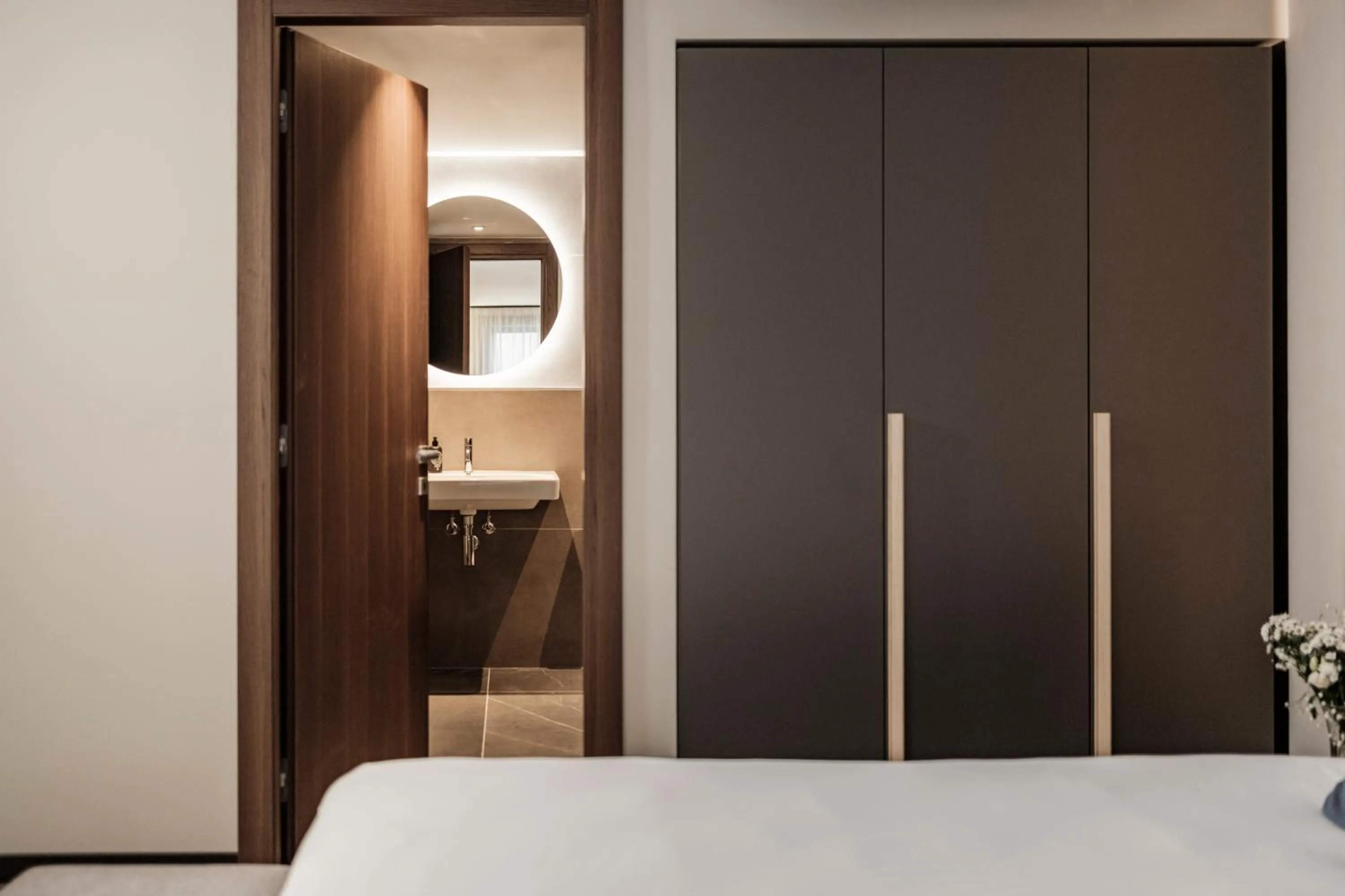 Bathroom, Bed in Isabella Suites
