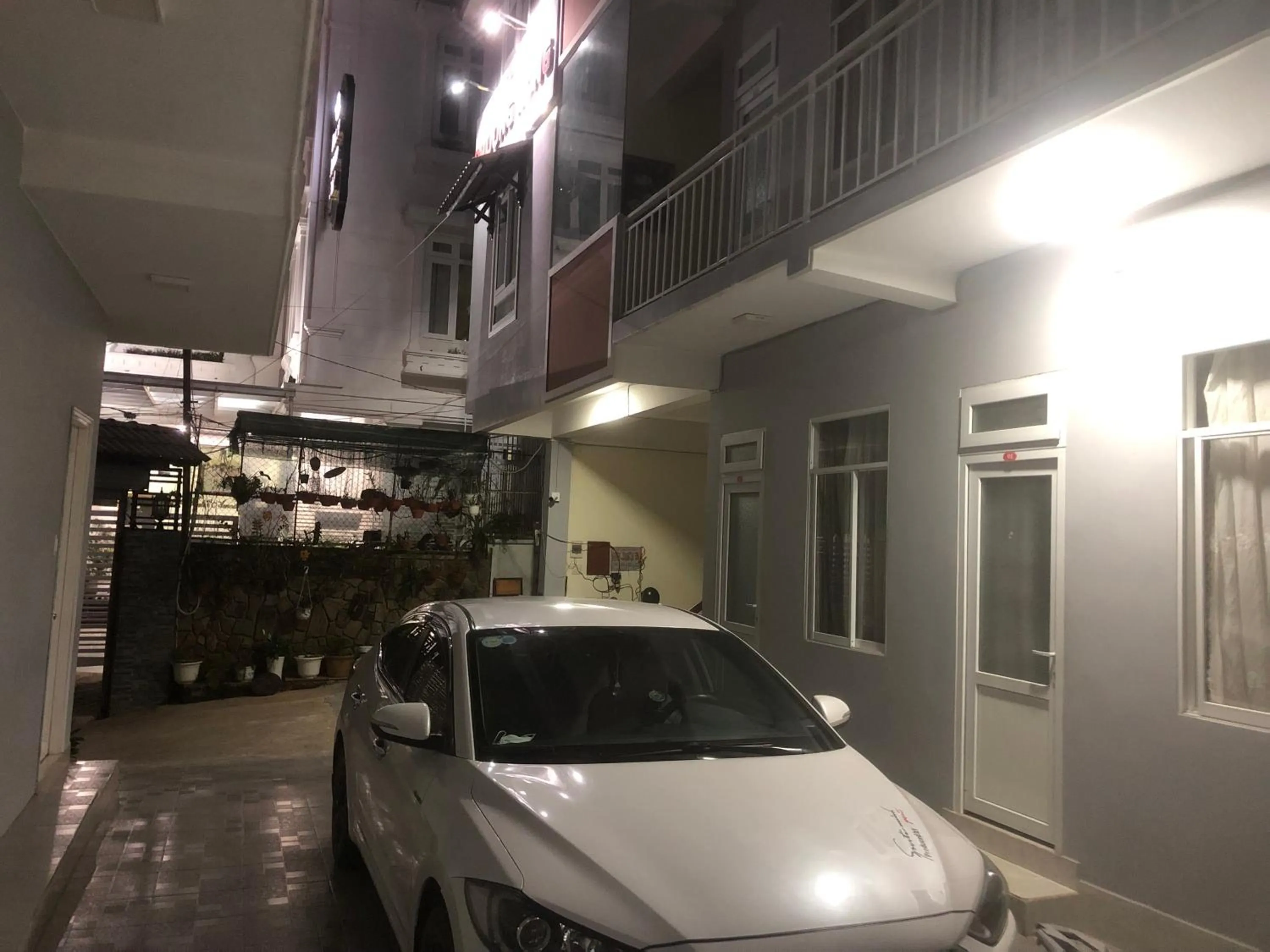 Property building in Phuong Hong Guesthouse