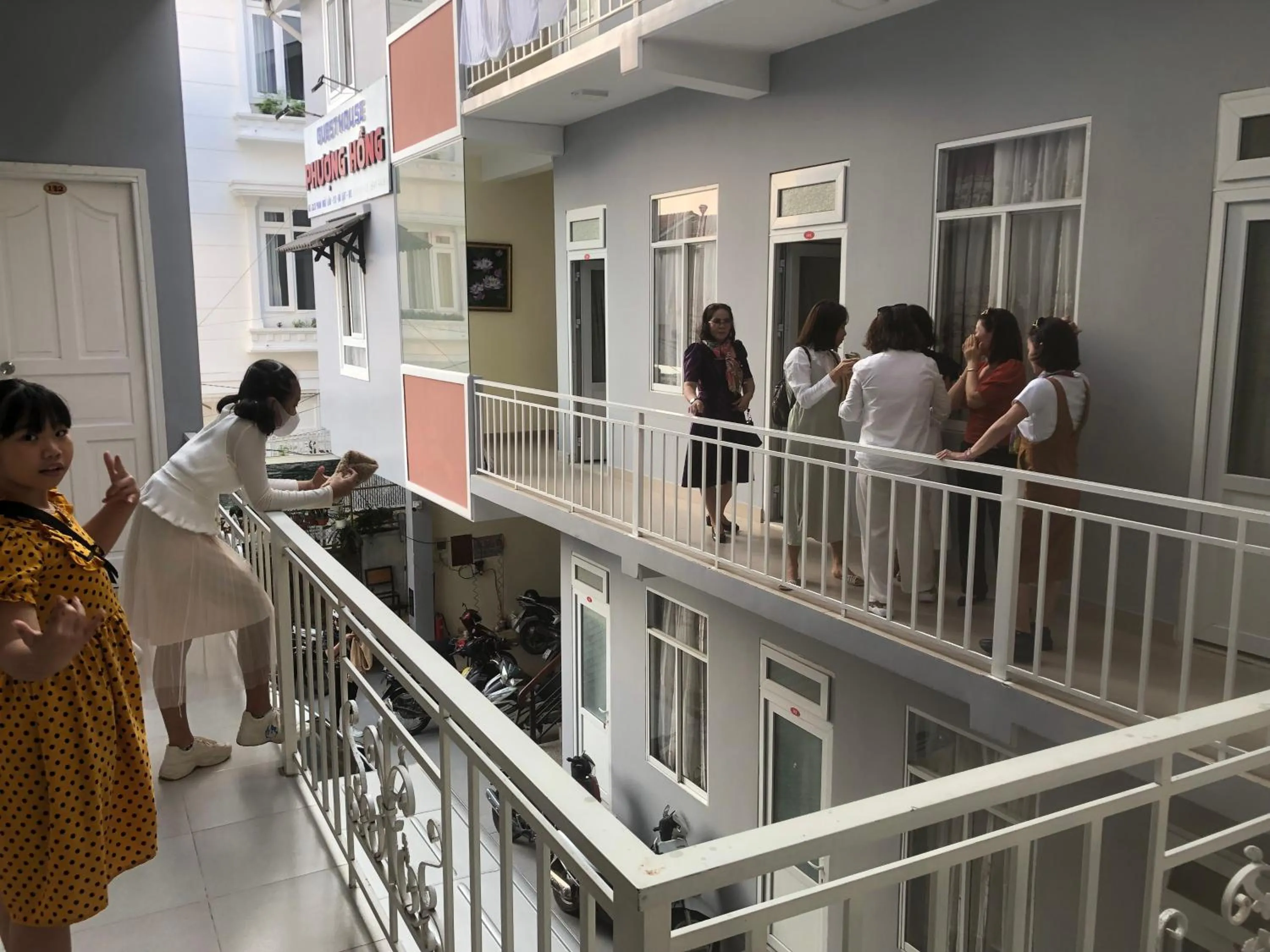 Property building in Phuong Hong Guesthouse