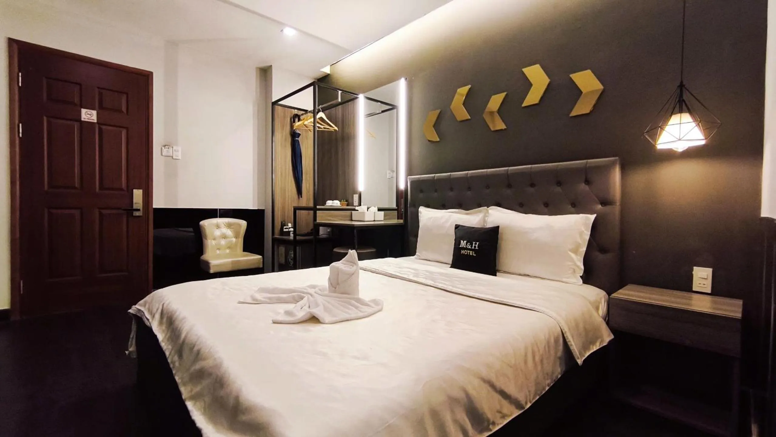 Photo of the whole room, Bed in M&H Hotel