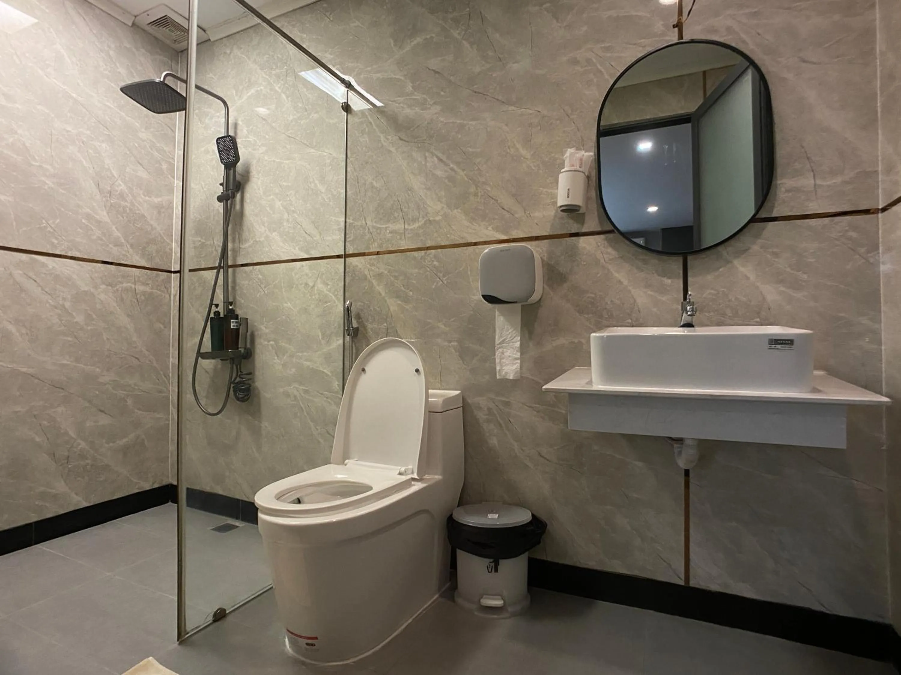 Bathroom in M&H Hotel