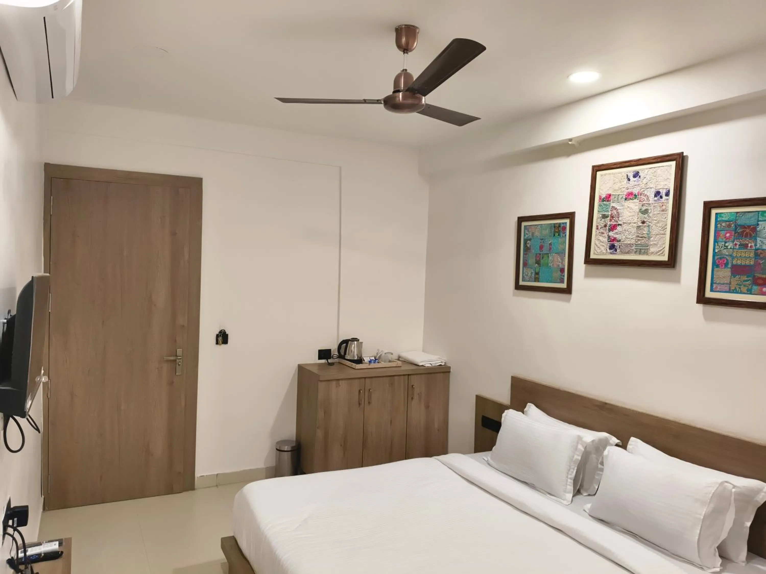 VASUDEVA HoTEL & RESTAURANT