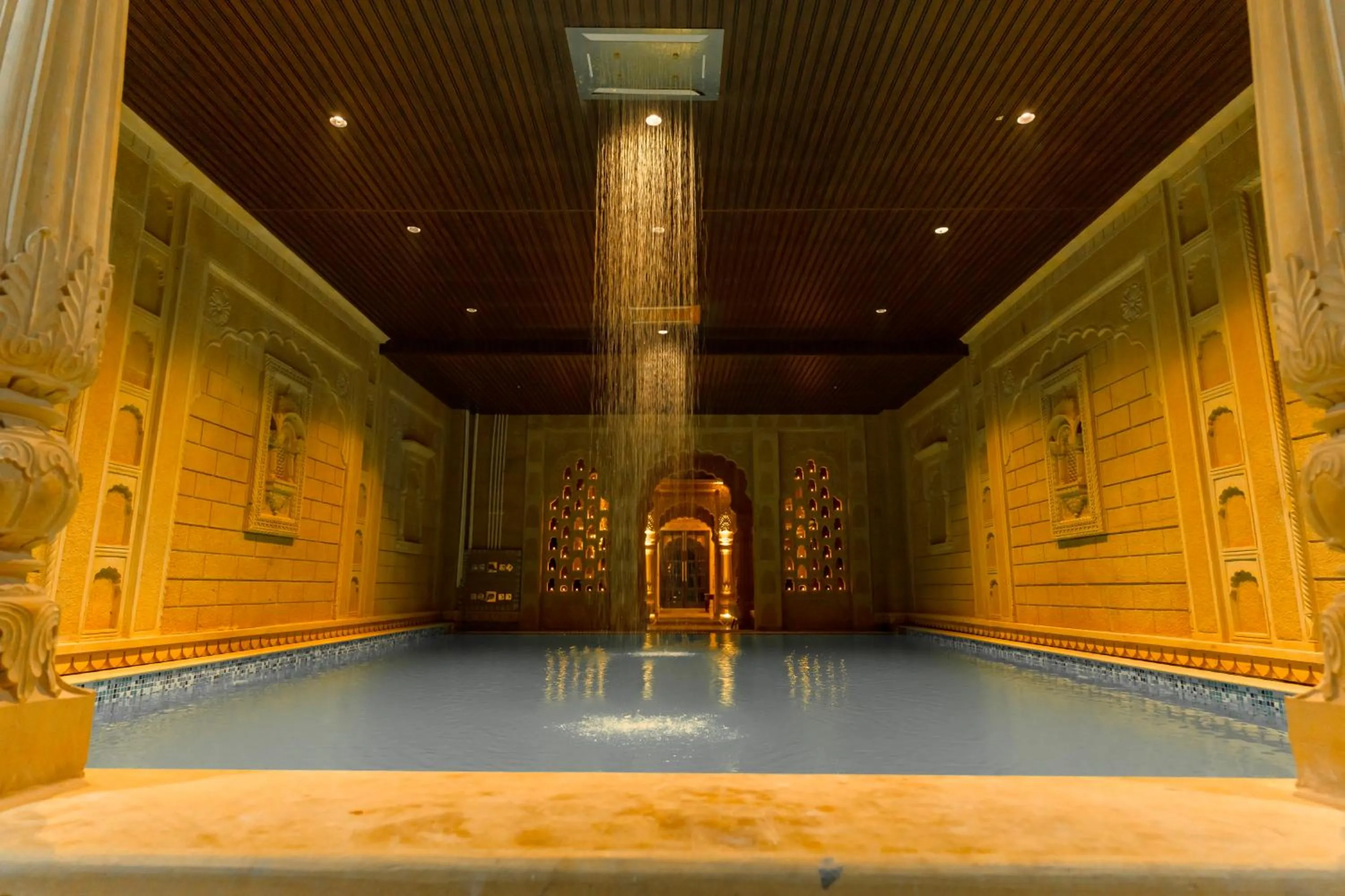 Swimming pool in Hotel Durjay Garh