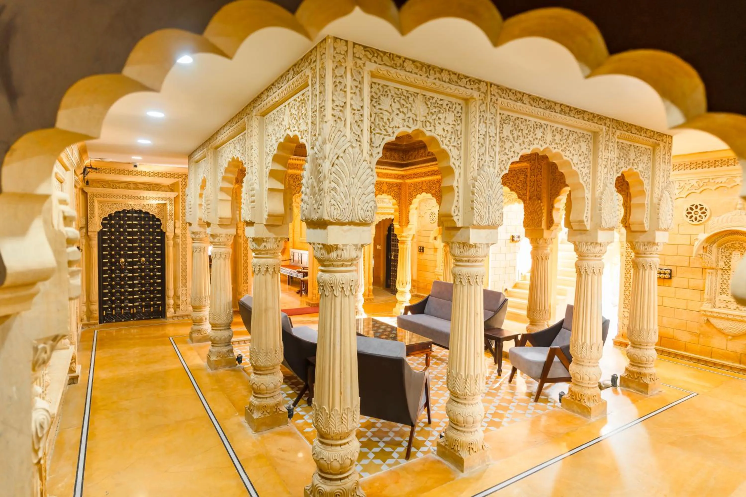 Communal lounge/ TV room in Hotel Durjay Garh