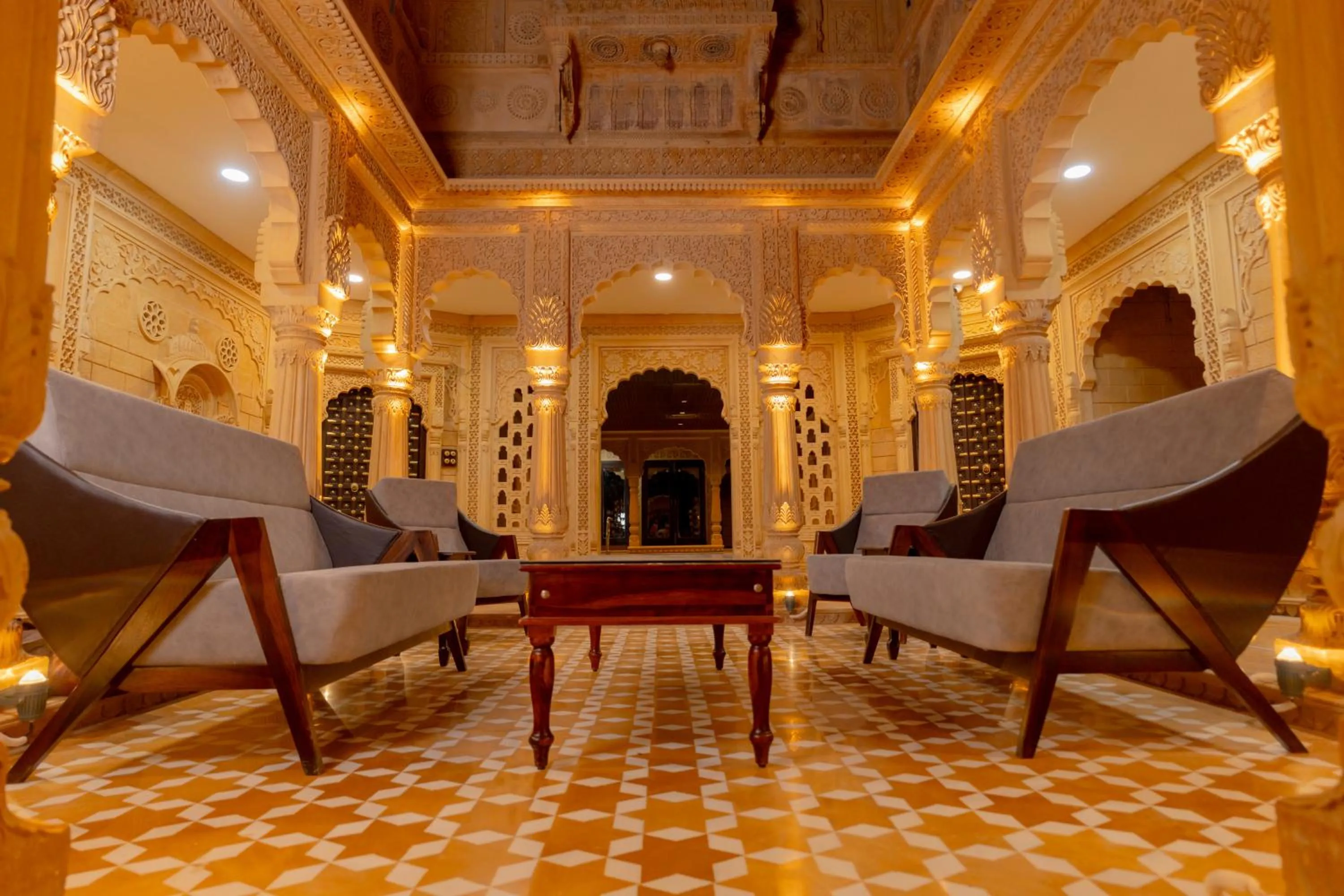 Communal lounge/ TV room in Hotel Durjay Garh